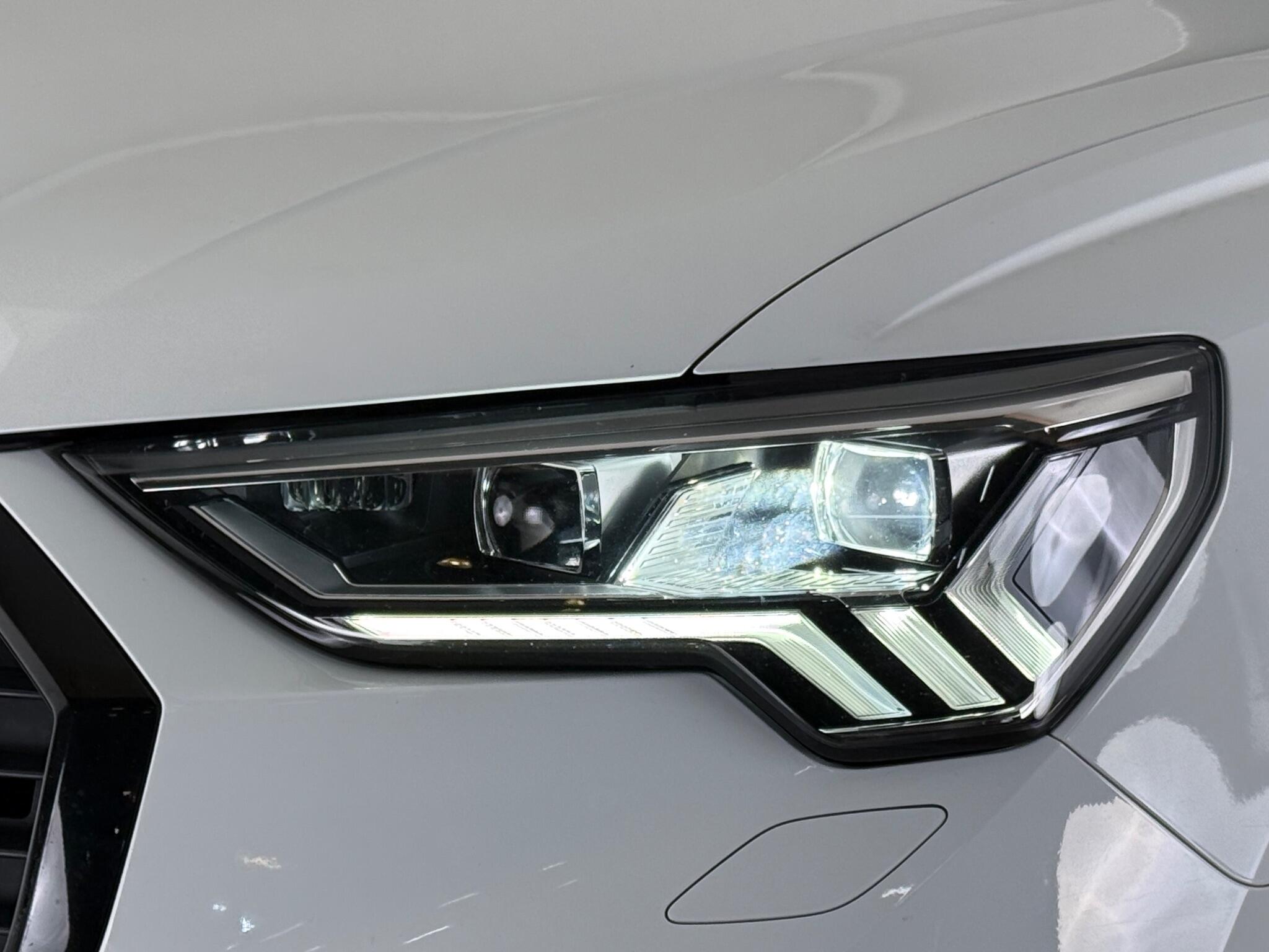 Audi Q3 view 9