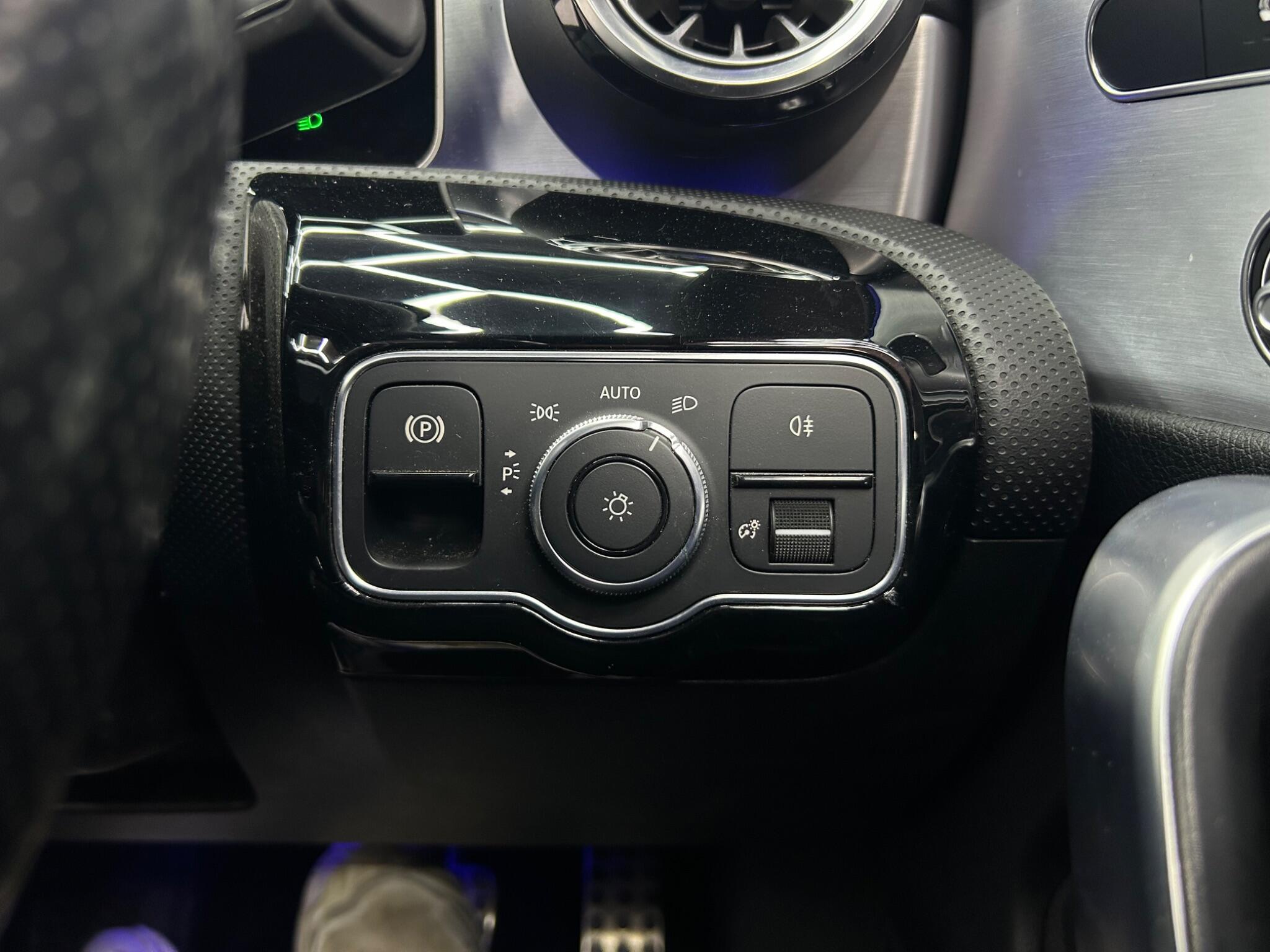 Mercedes-Benz Cla view 28
