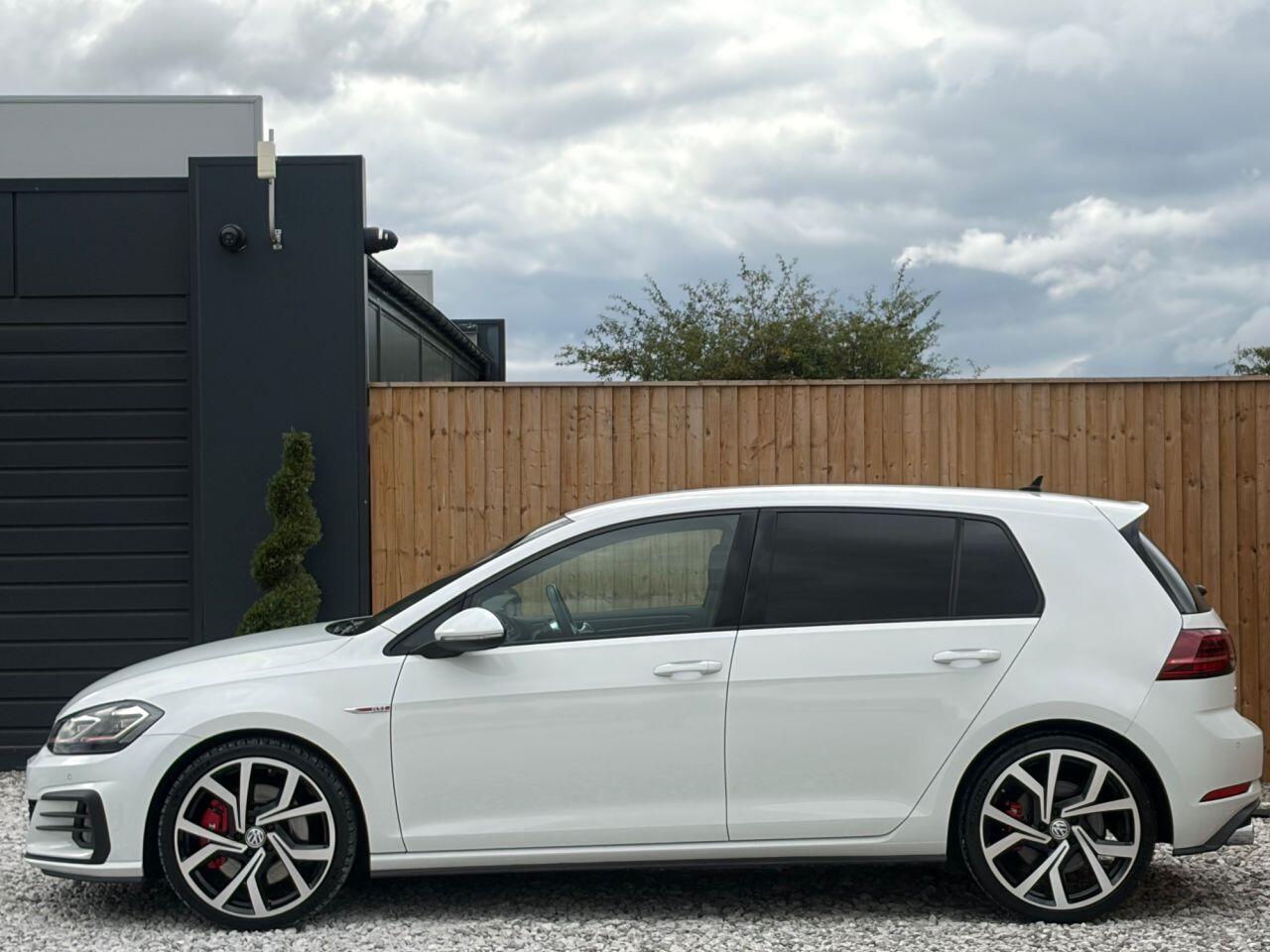 Volkswagen Golf view 4