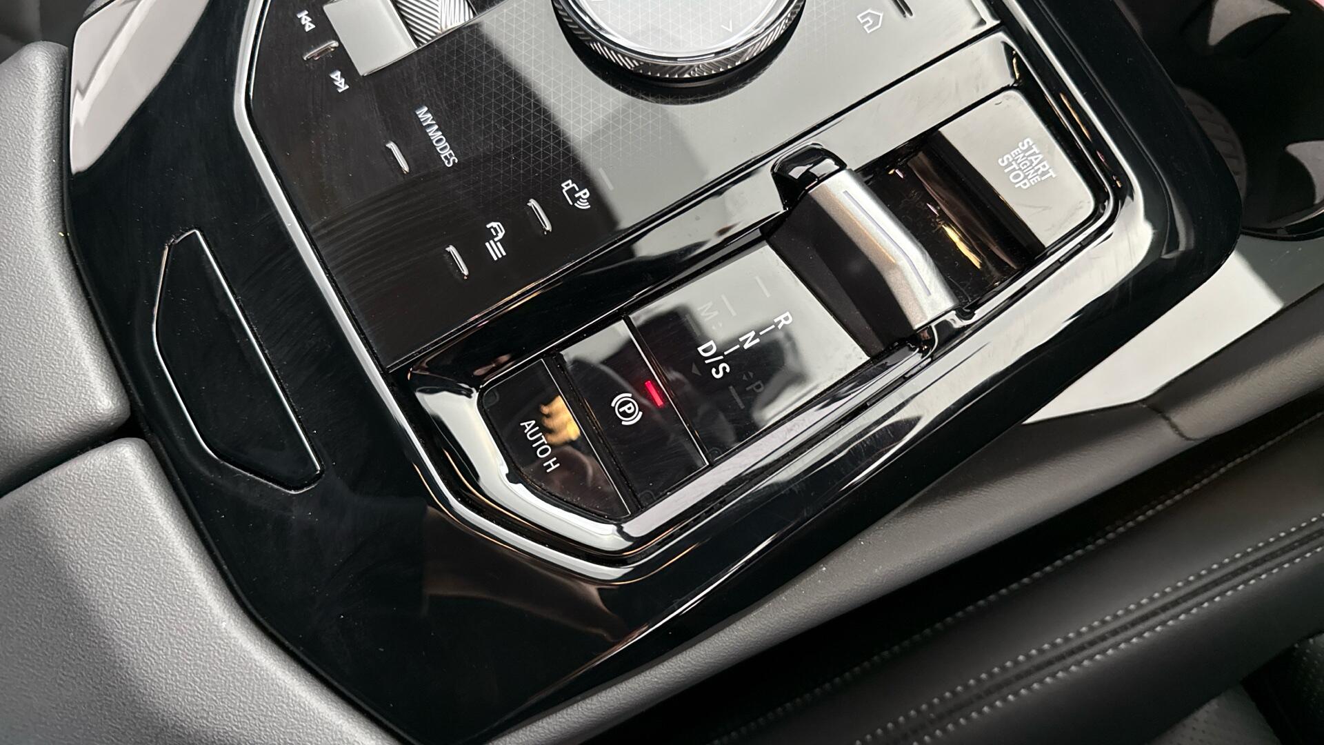 BMW 5 Series view 19