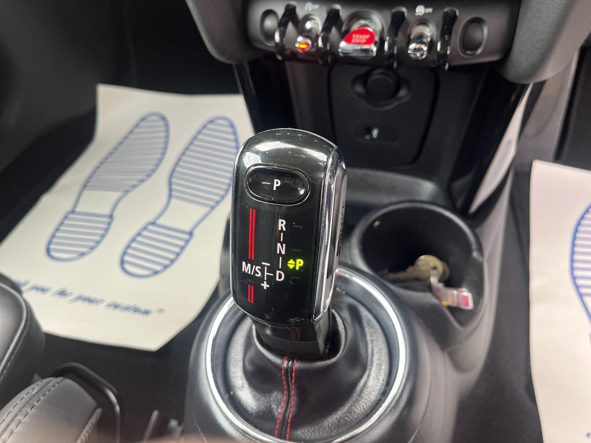 Mini Hatch view 33
