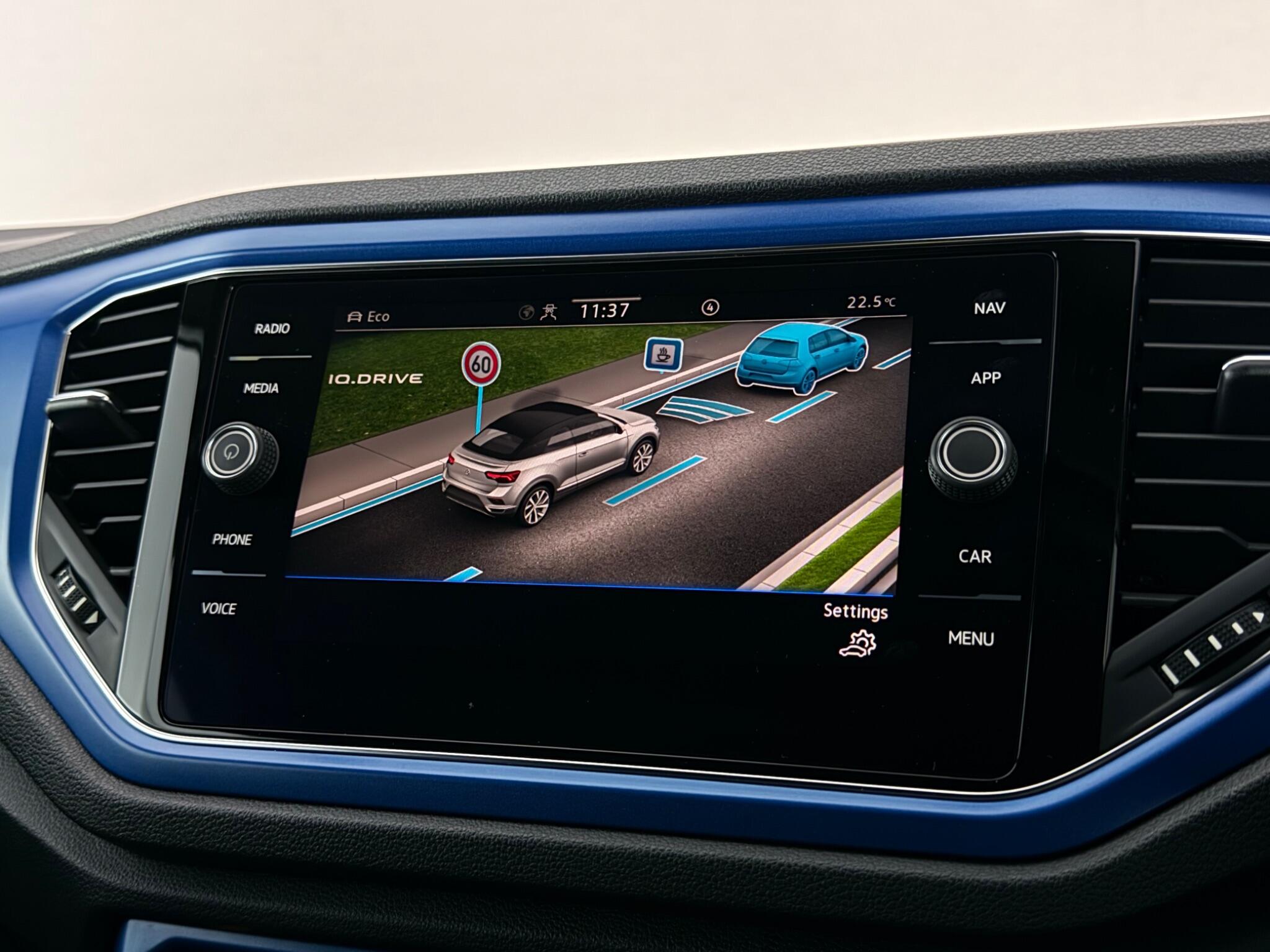 Volkswagen T-Roc view 29