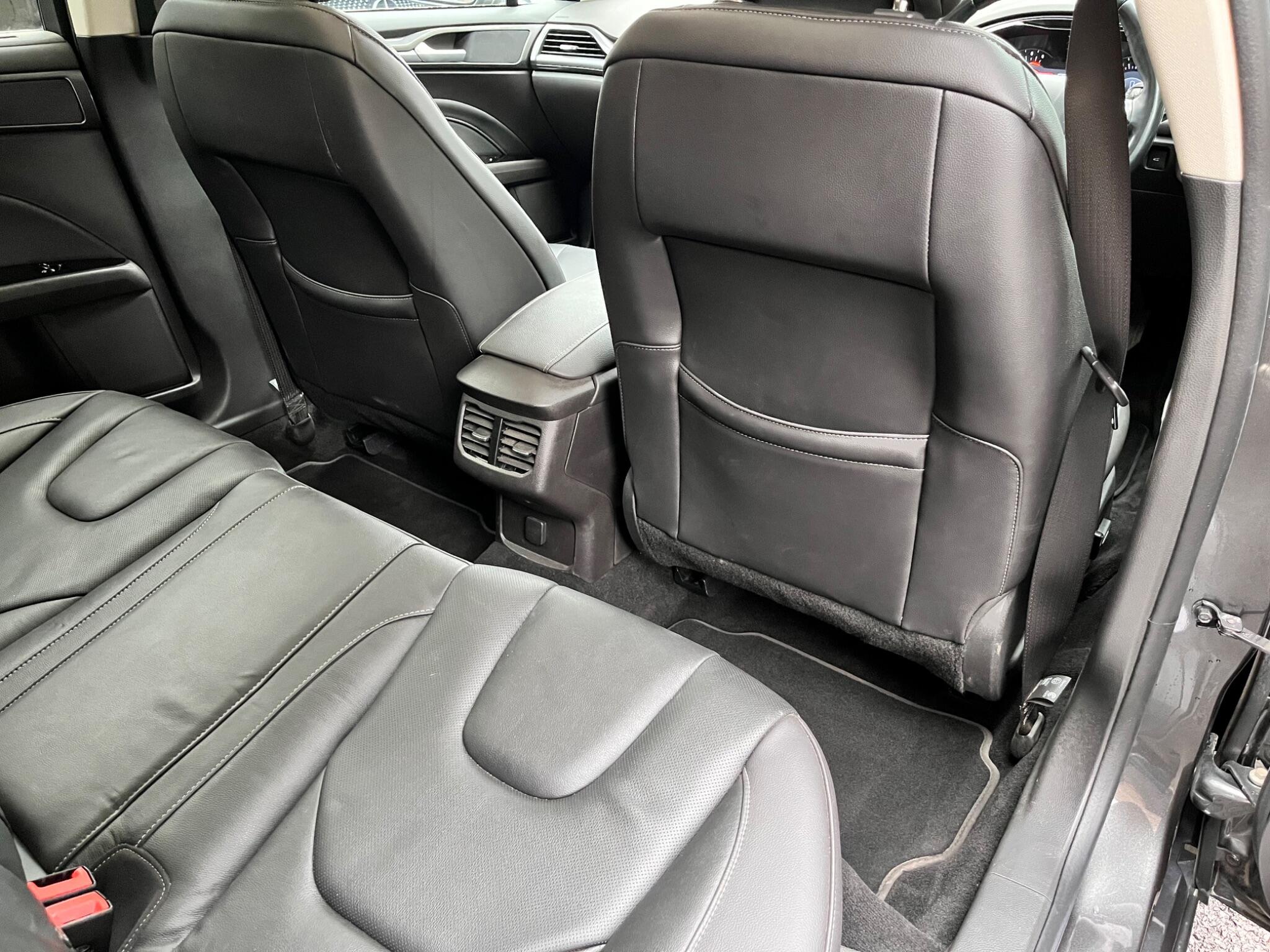 Ford Mondeo view 33