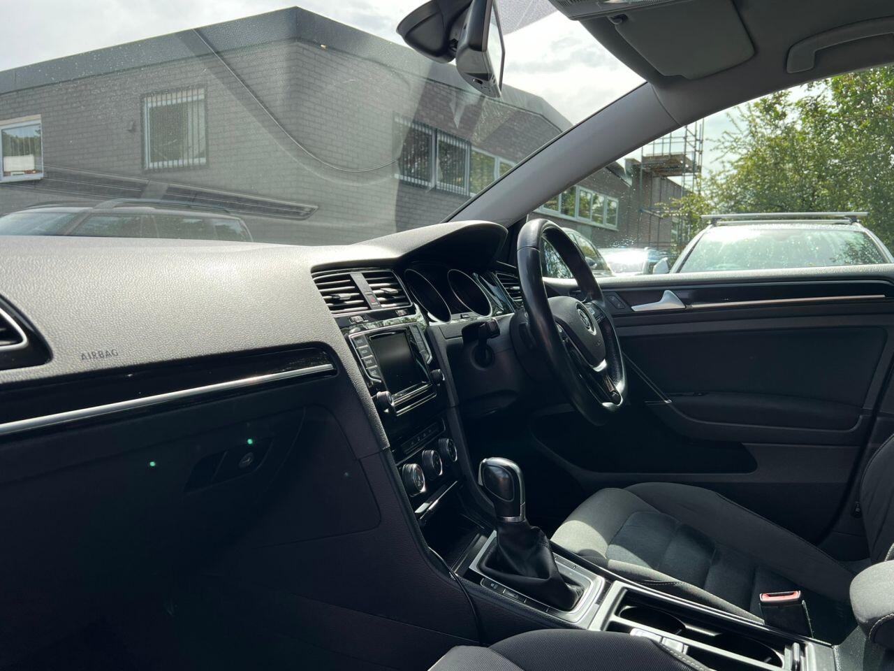 Volkswagen Golf view 17