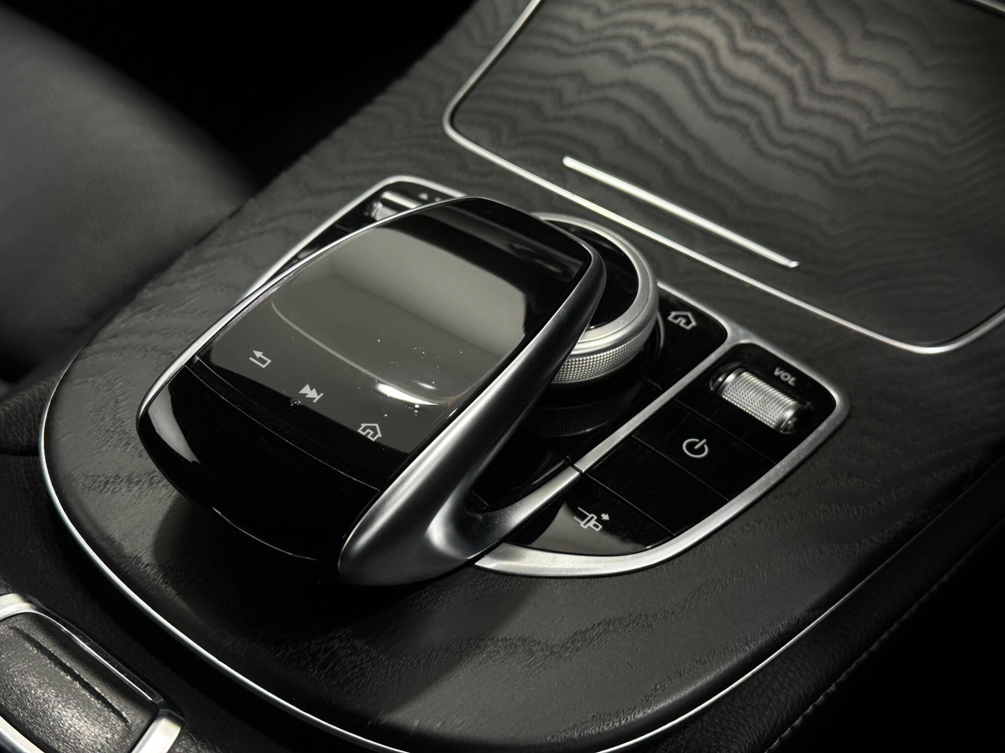 Mercedes-Benz E-Class view 22