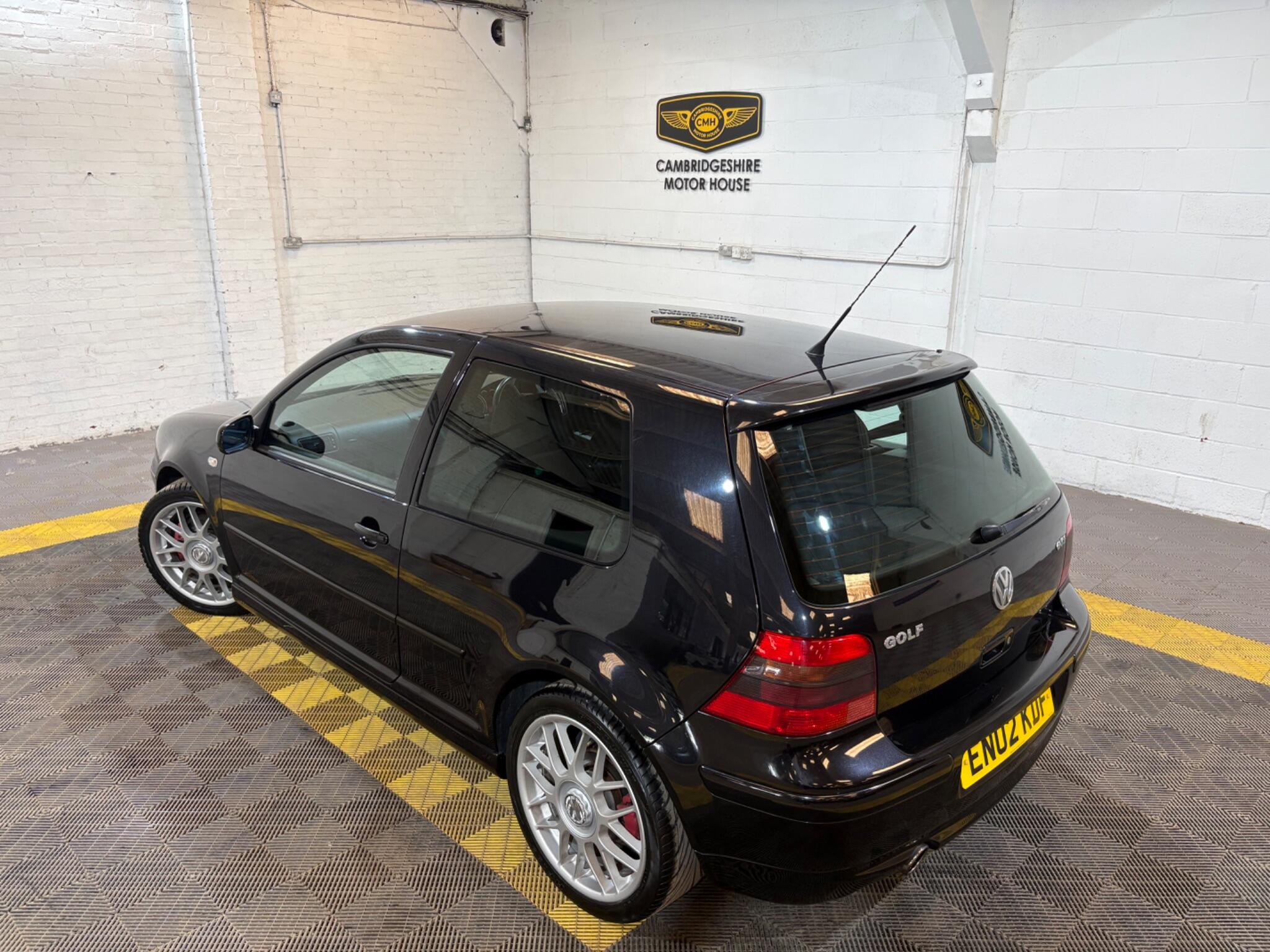 Volkswagen Golf view 4