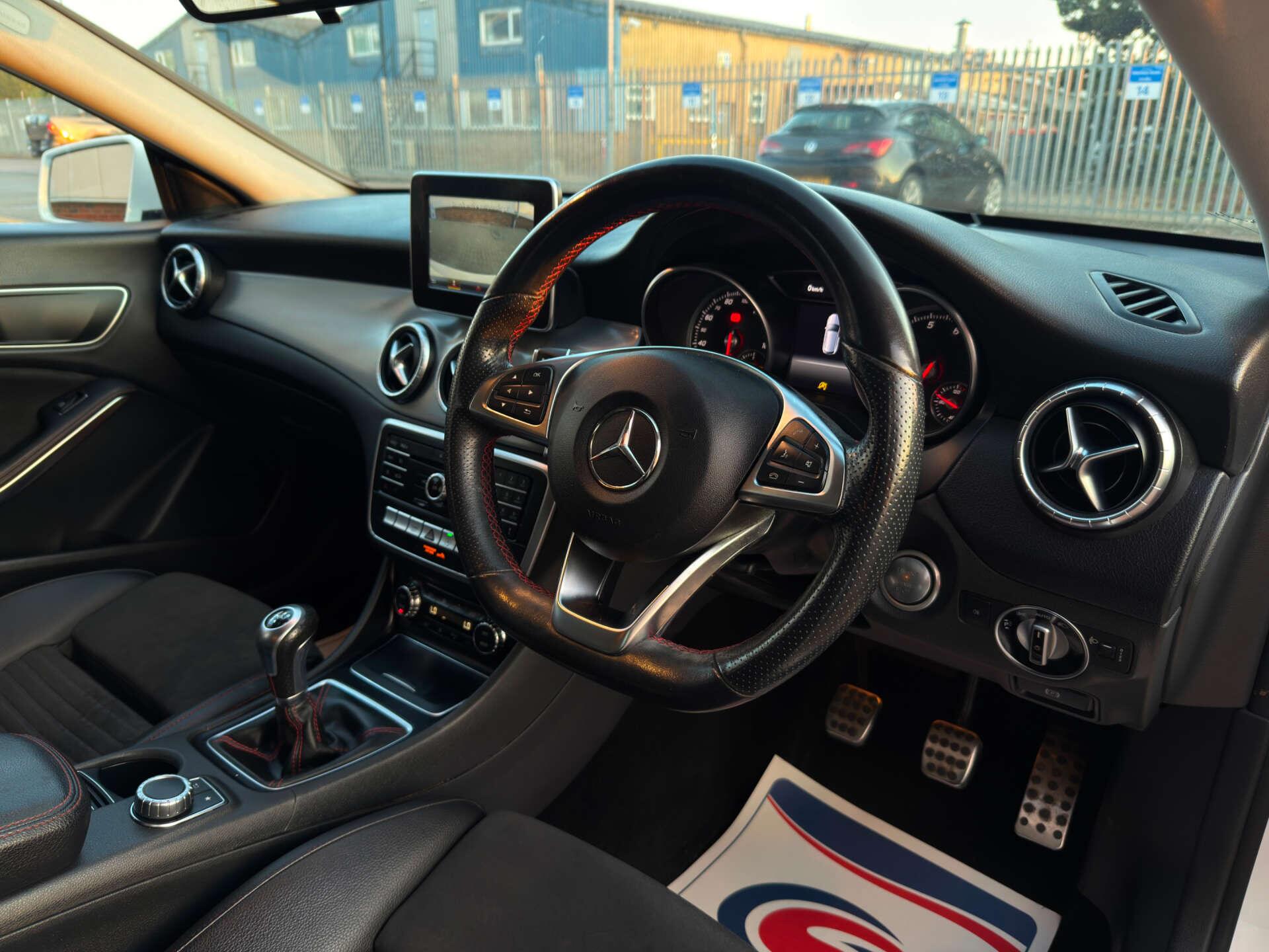 Mercedes-Benz Cla view 14