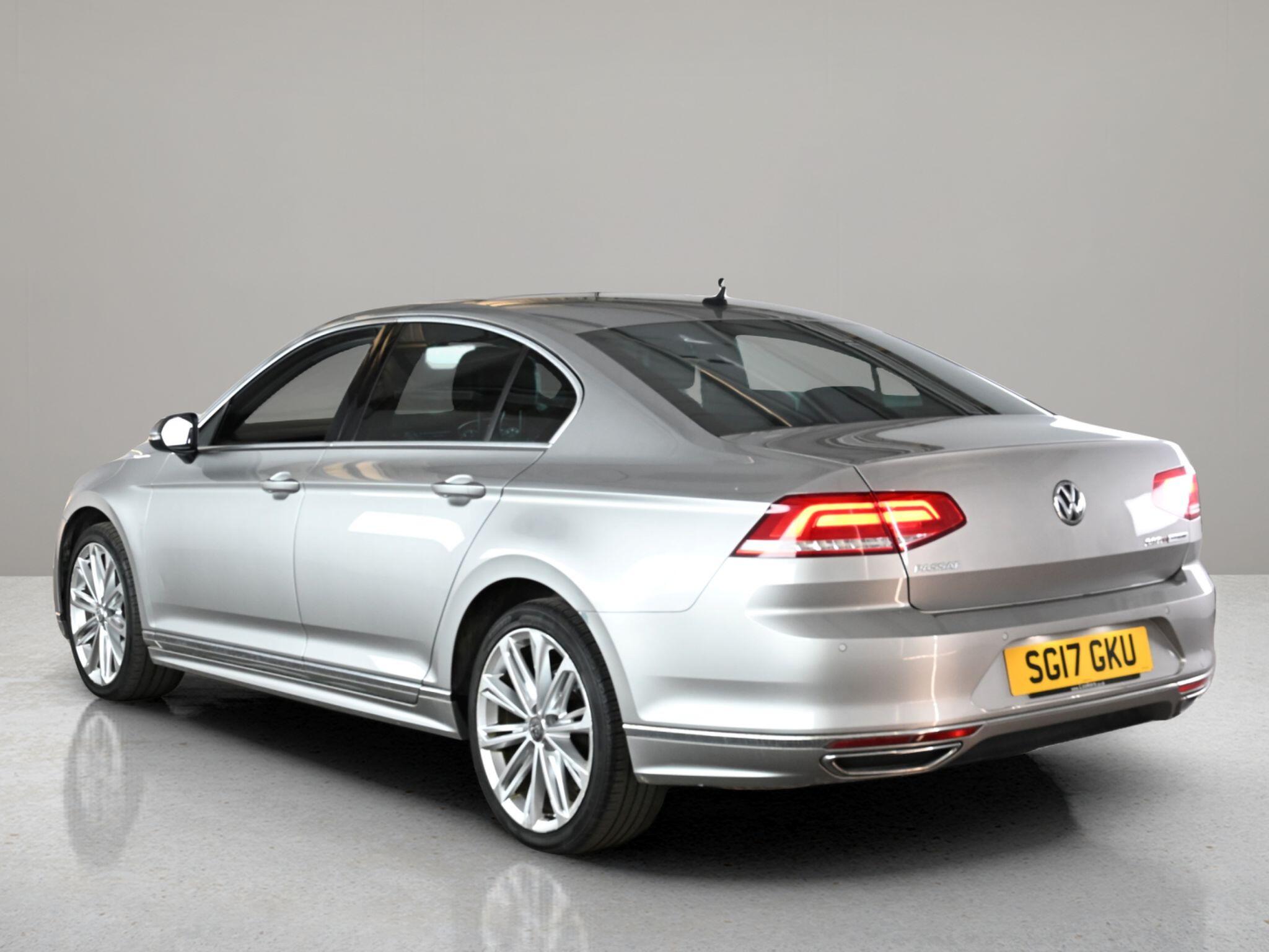 Volkswagen Passat view 3