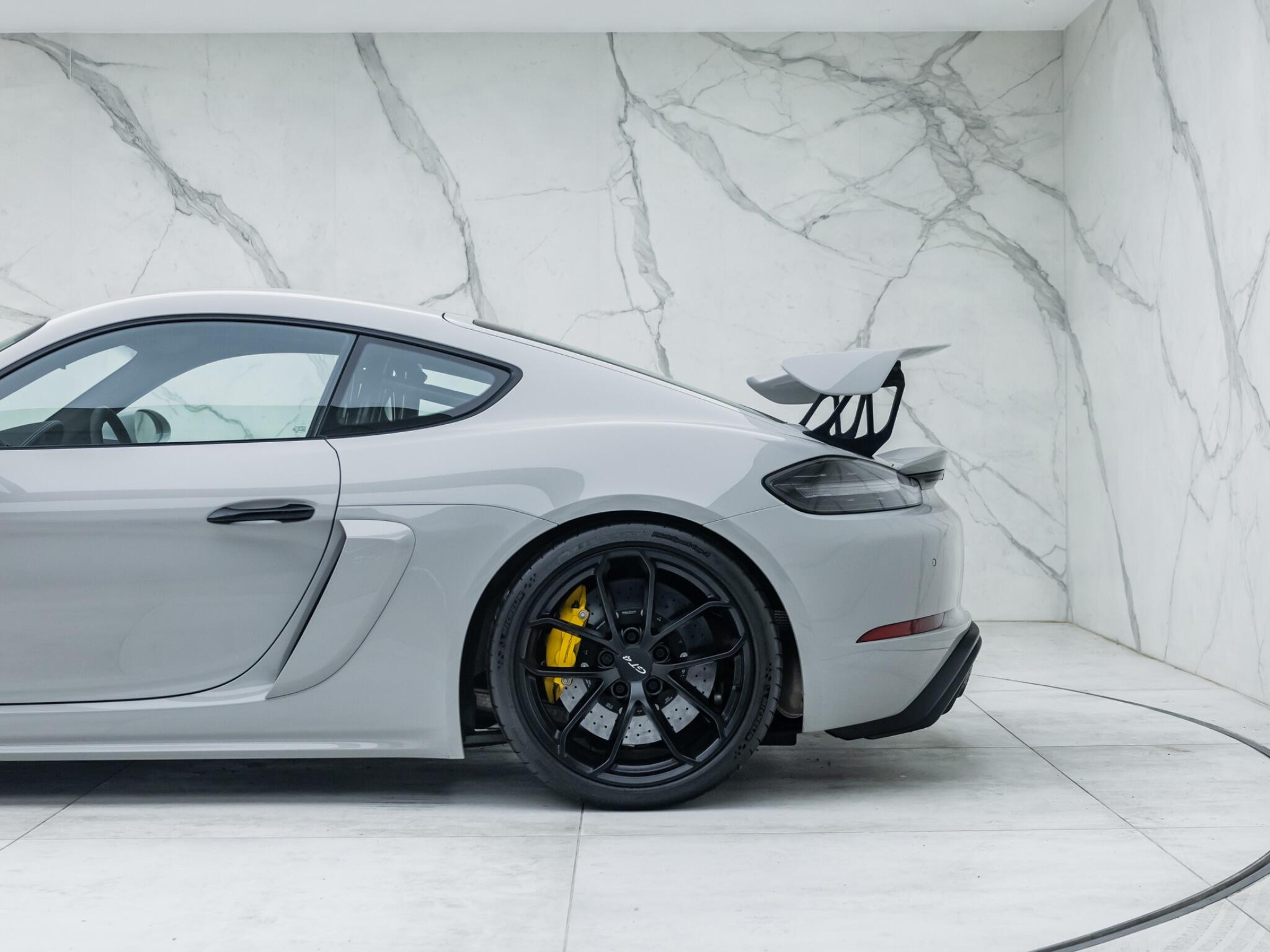Porsche Cayman view 30