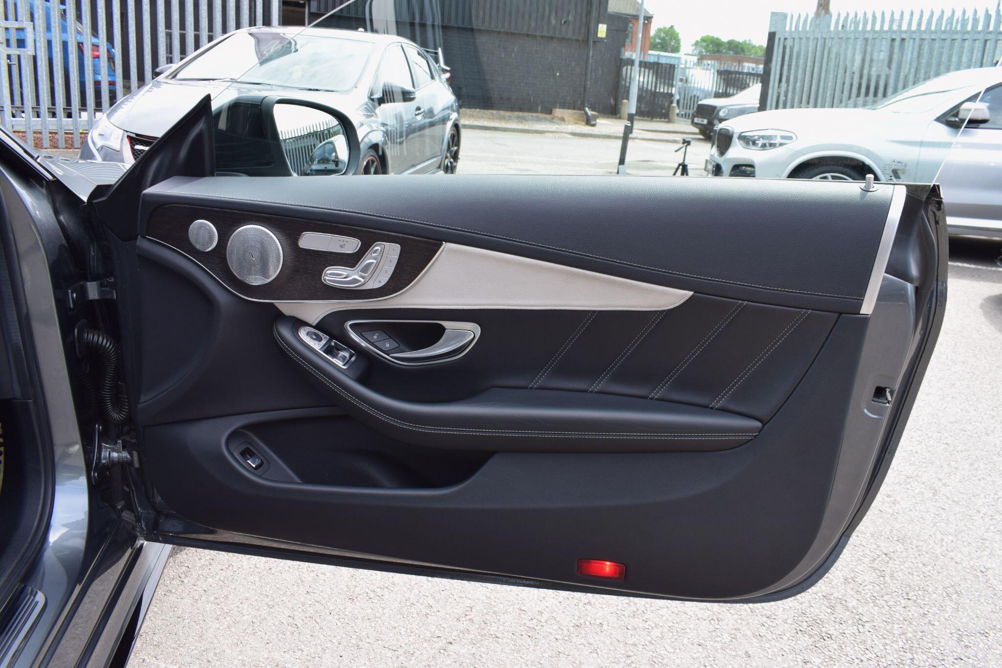 Mercedes-Benz C-Class view 25