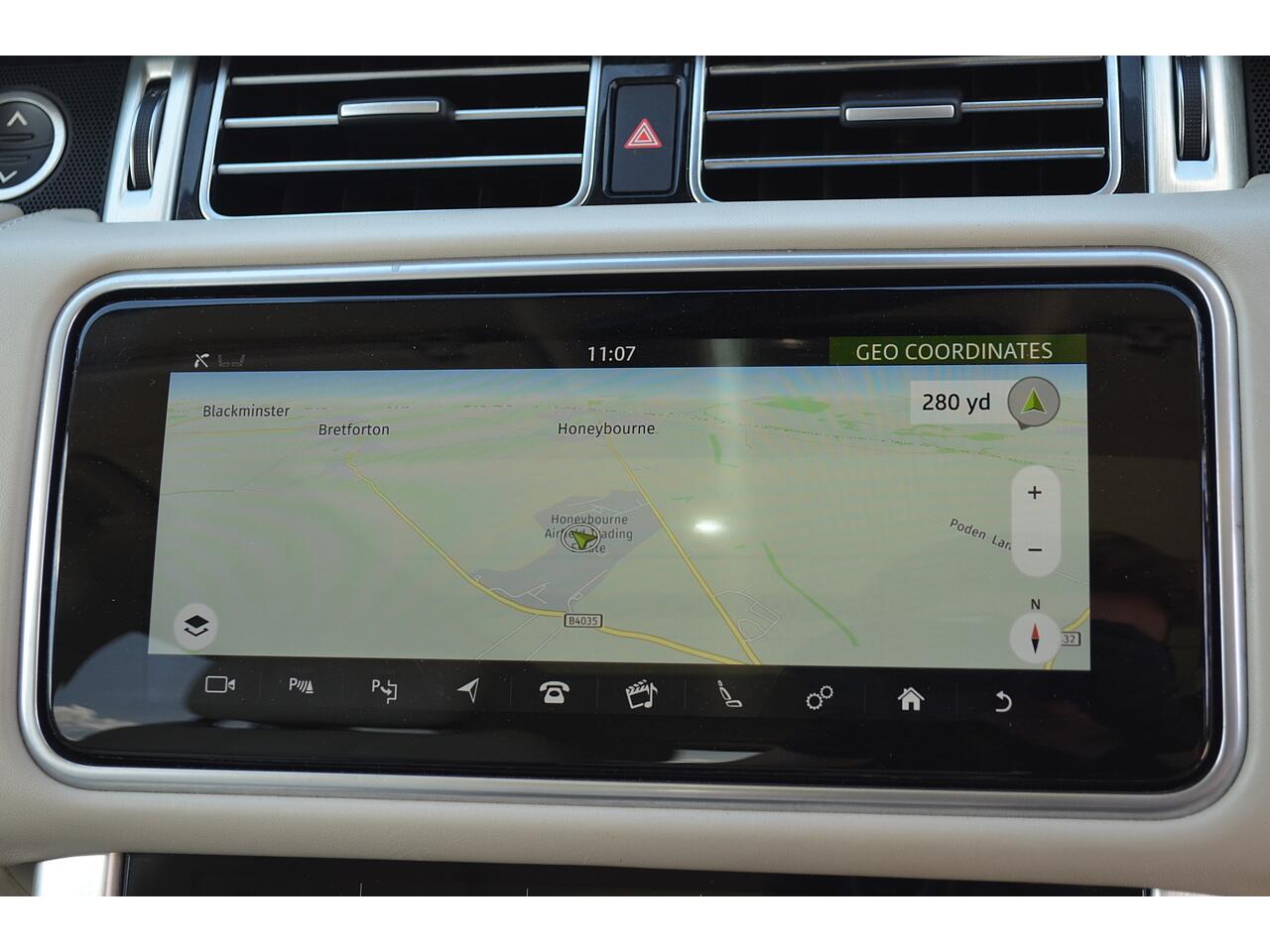 Land Rover Range Rover view 18