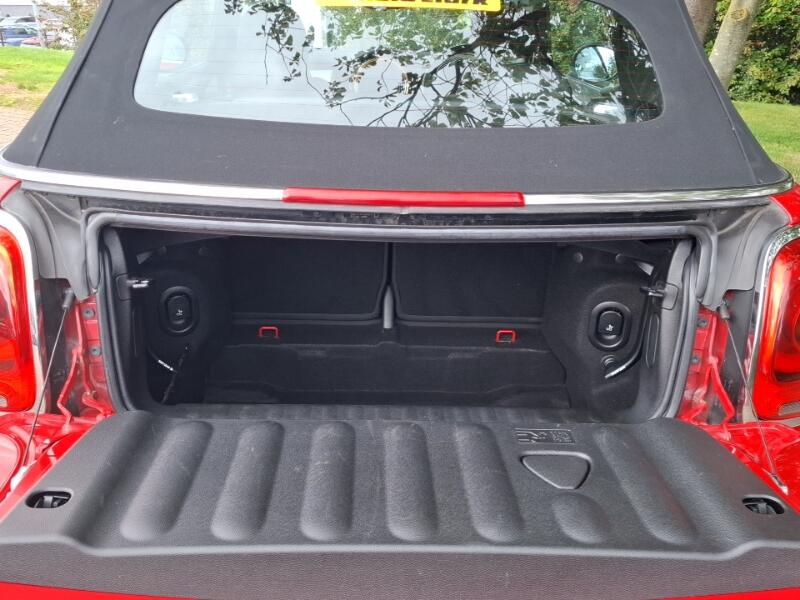 MINI Convertible view 18