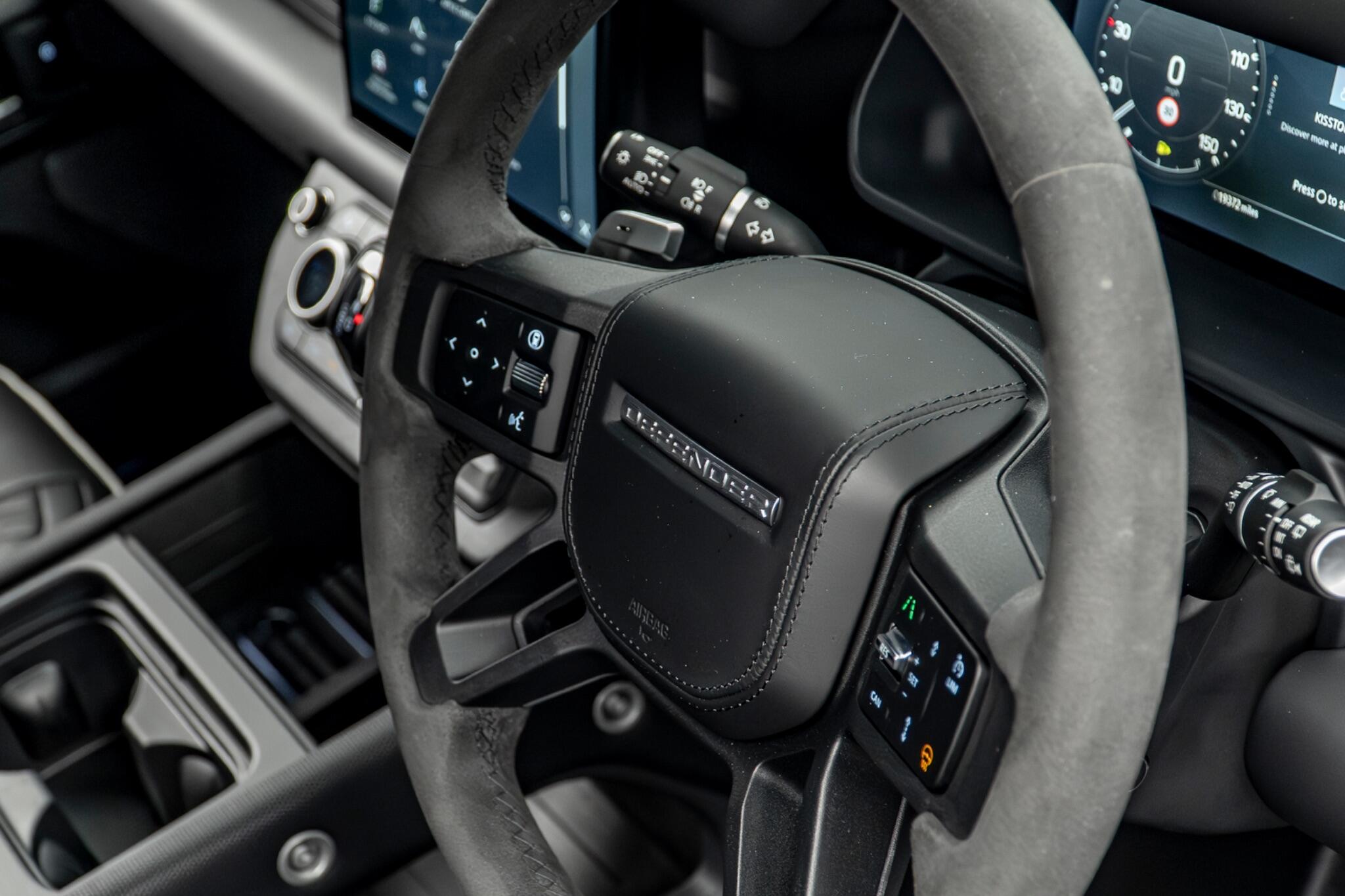 Land Rover Defender view 32