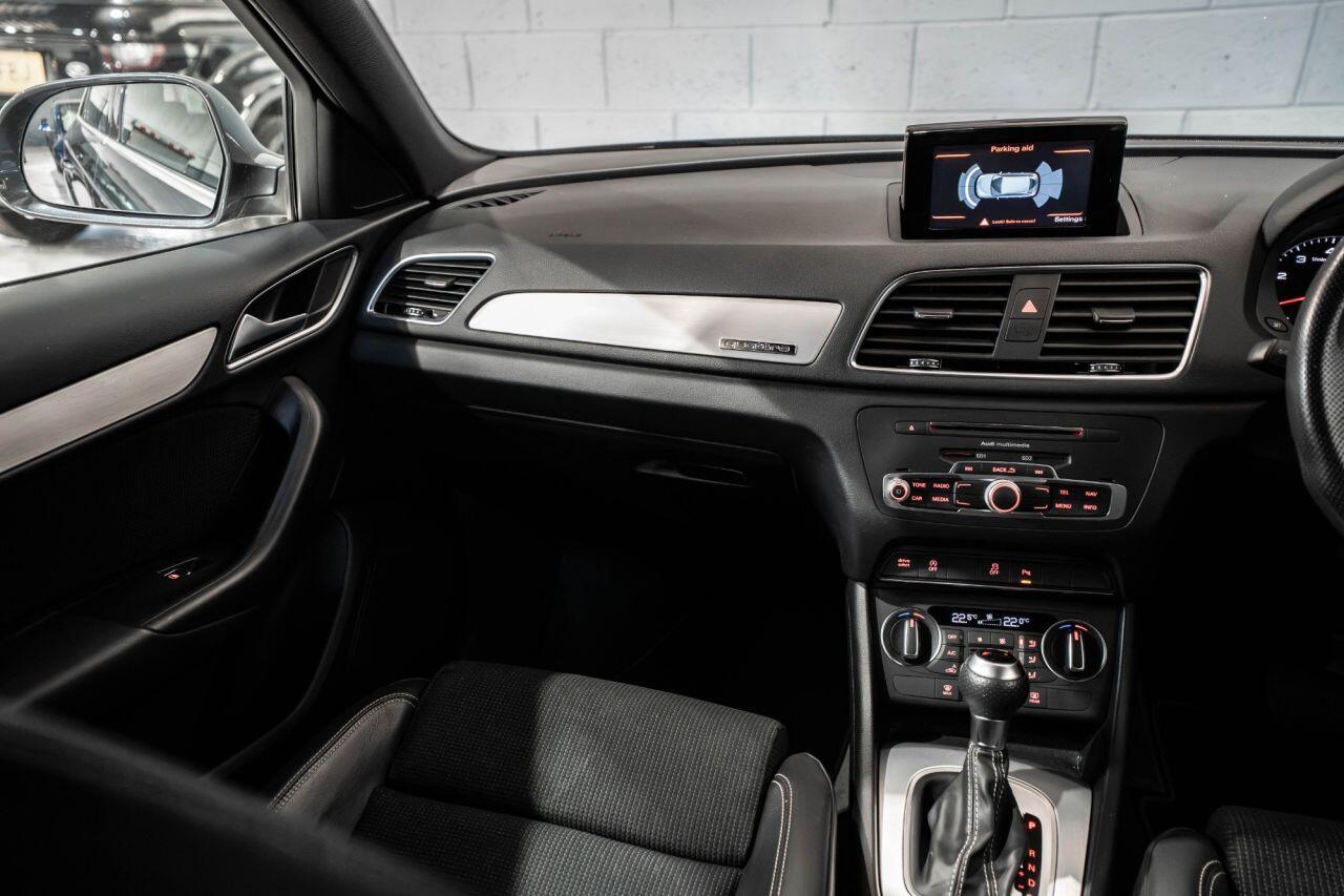 Audi Q3 view 26