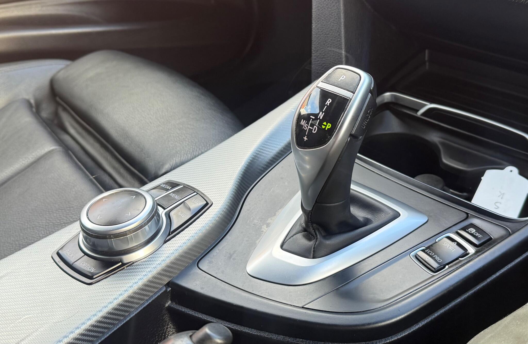 BMW 3 Series view 24