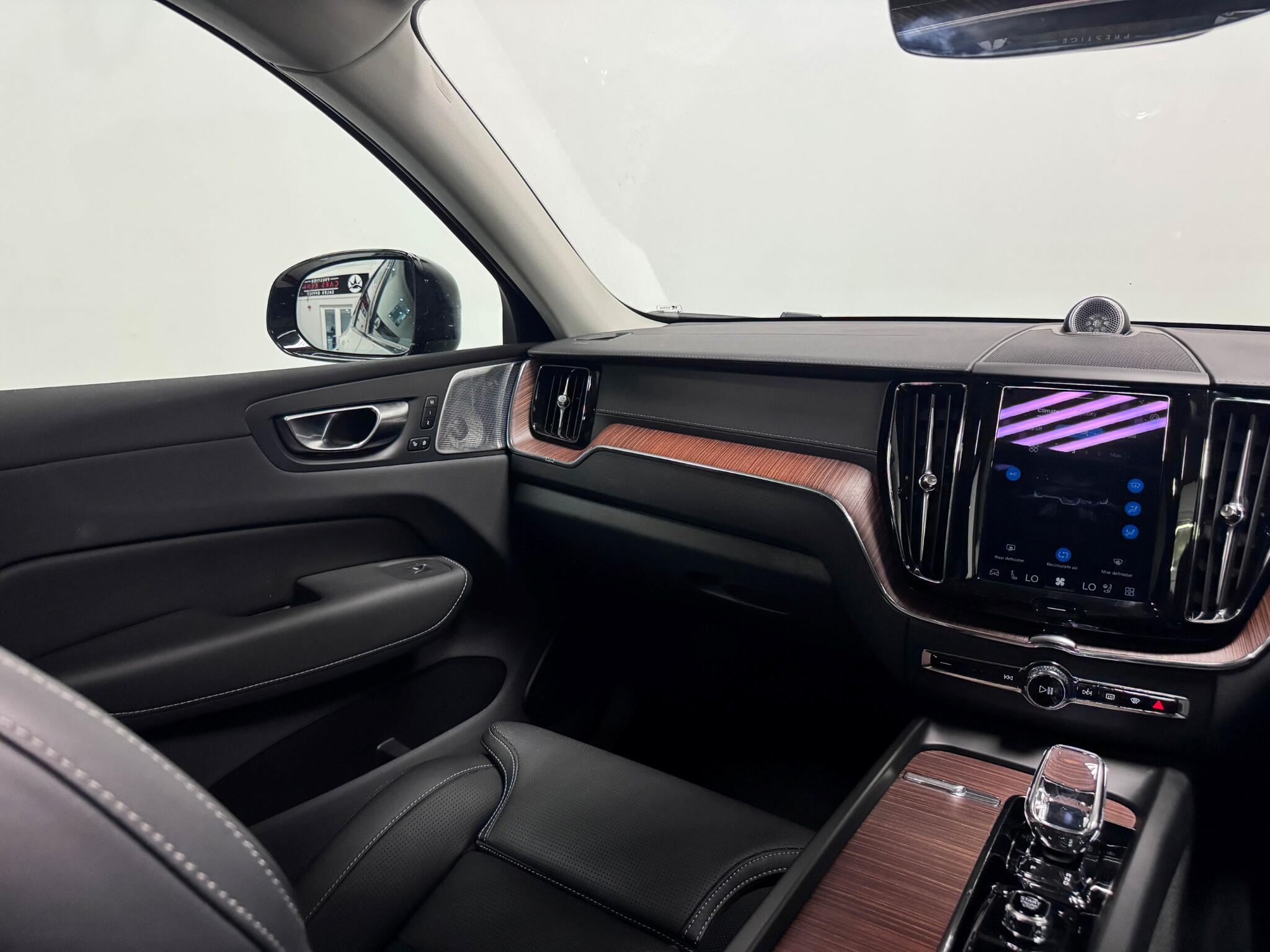 Volvo XC60 view 32