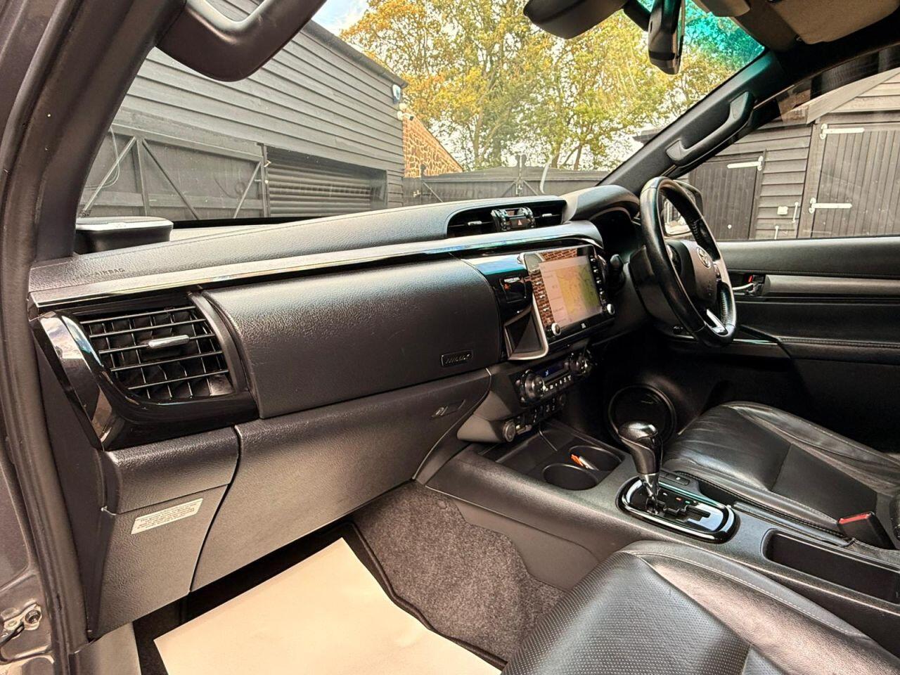 Toyota Hilux view 13