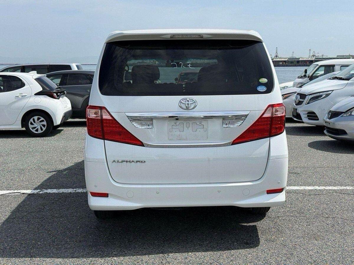 Toyota Alphard view 5