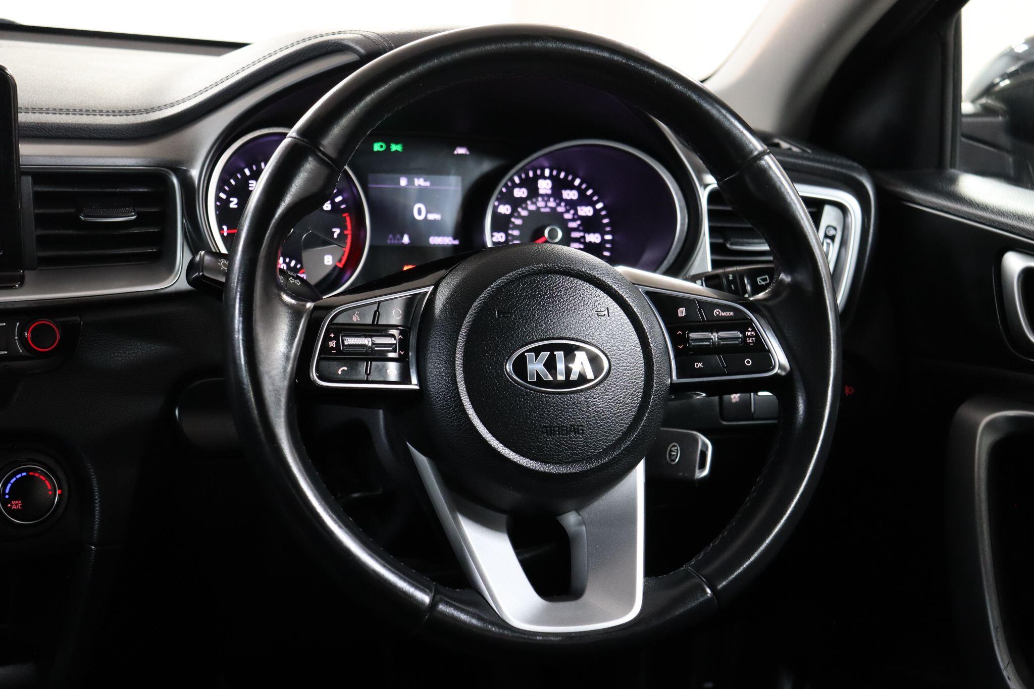 Kia Ceed view 45