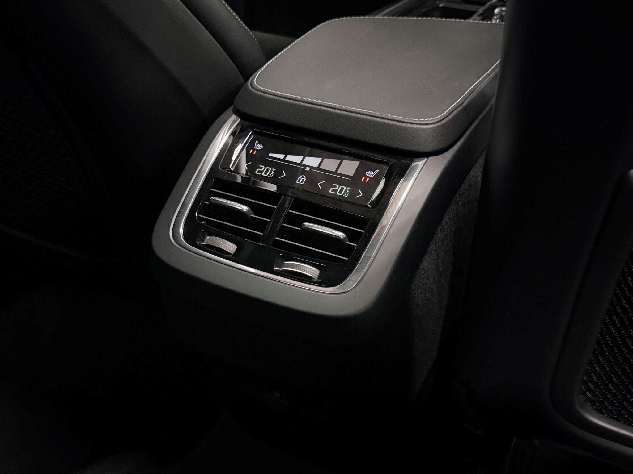 Volvo XC90 view 23