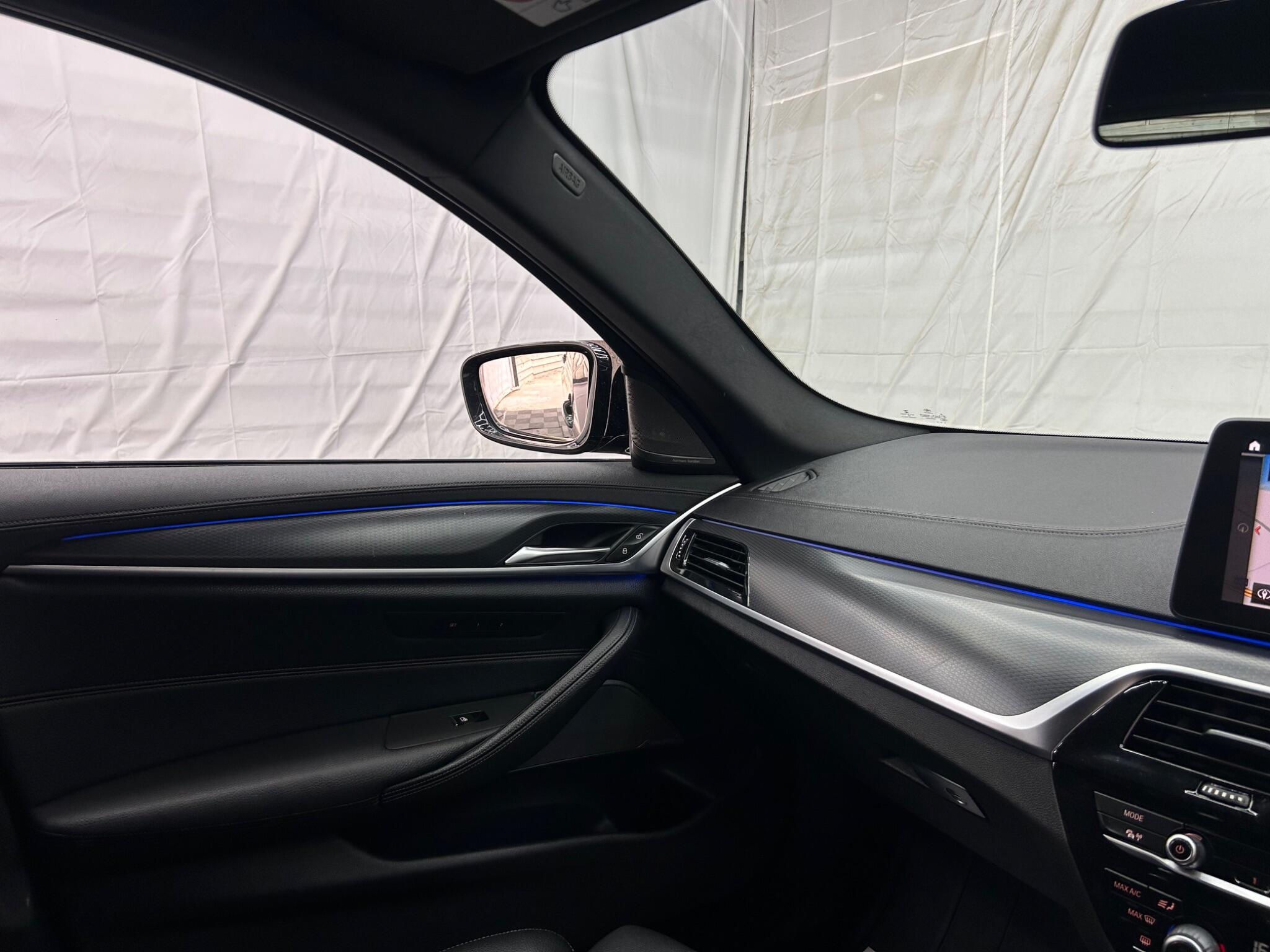 BMW 5 Series view 10