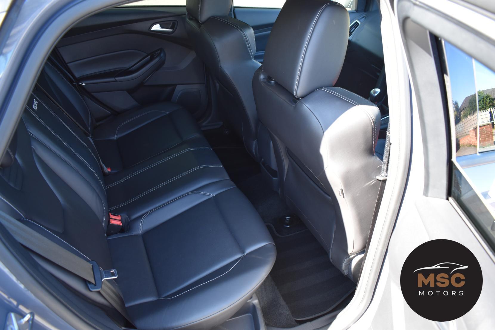 Ford Focus view 38