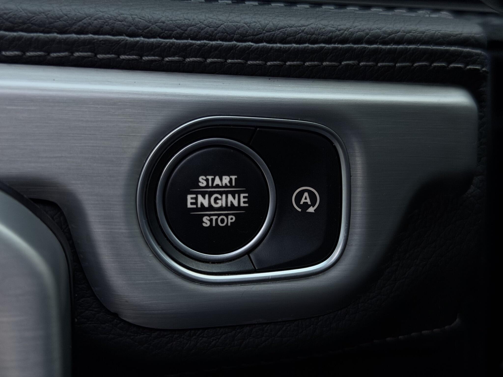 Mercedes-Benz G-Class view 25