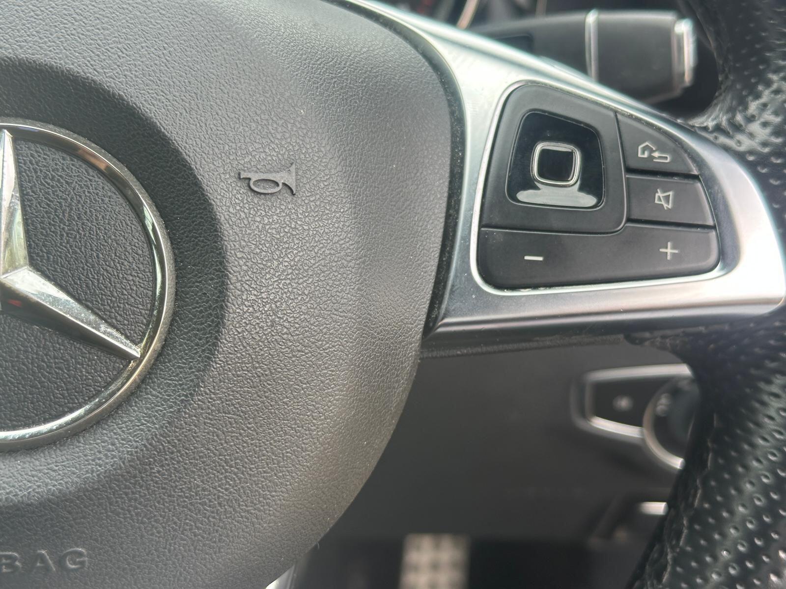 Mercedes-Benz E Class view 23