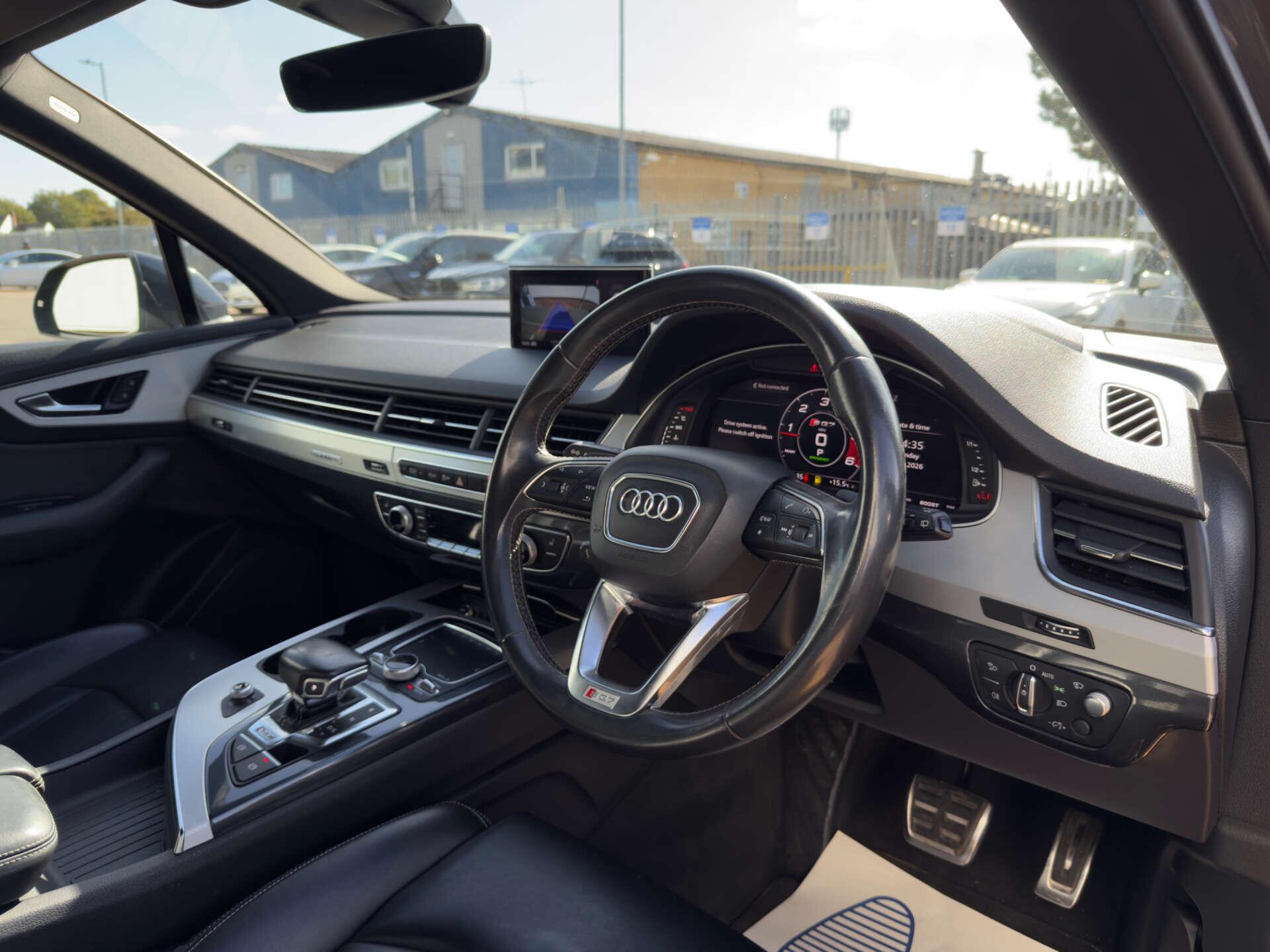 Audi SQ7 view 18