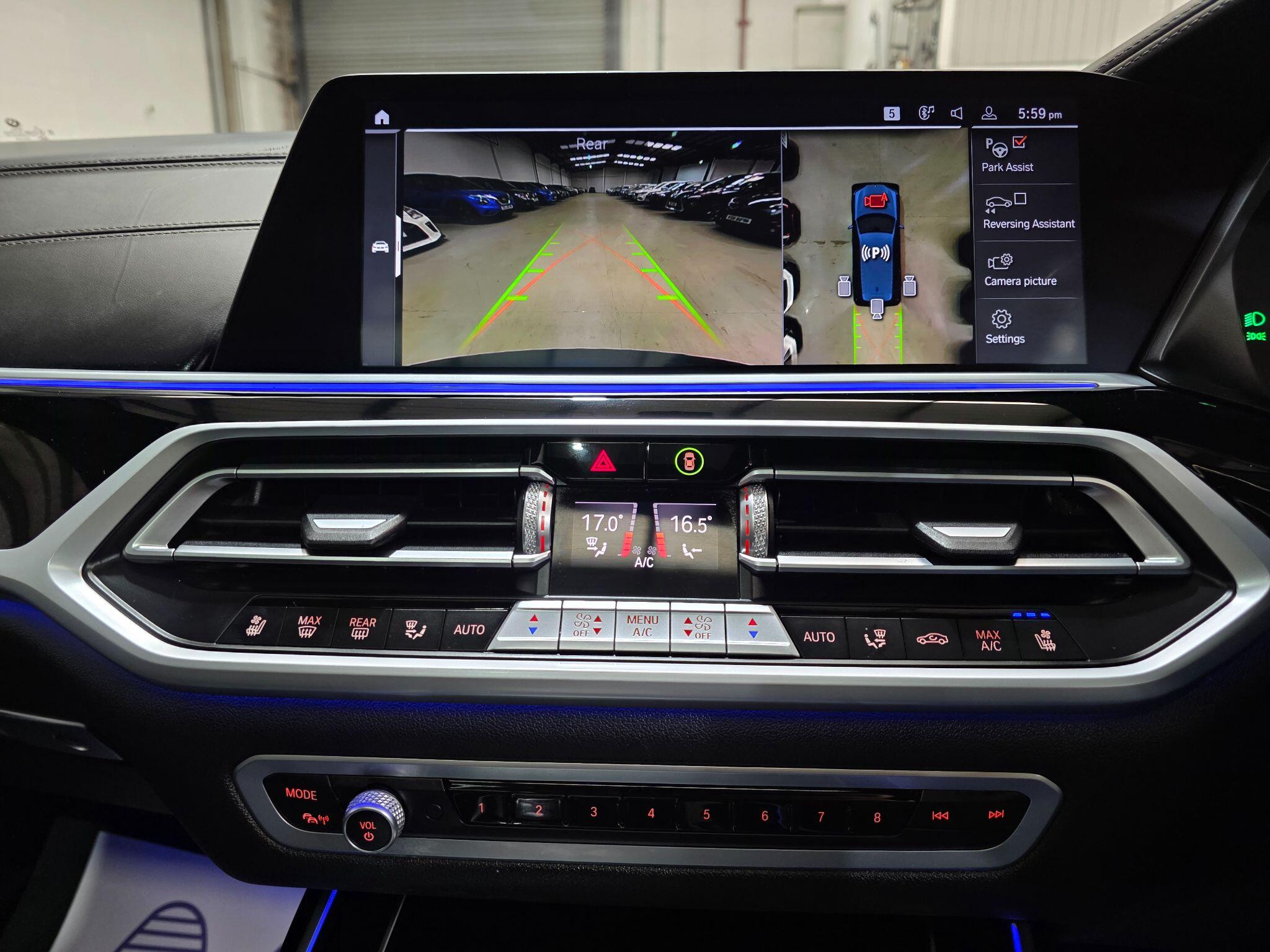 BMW X7 view 10
