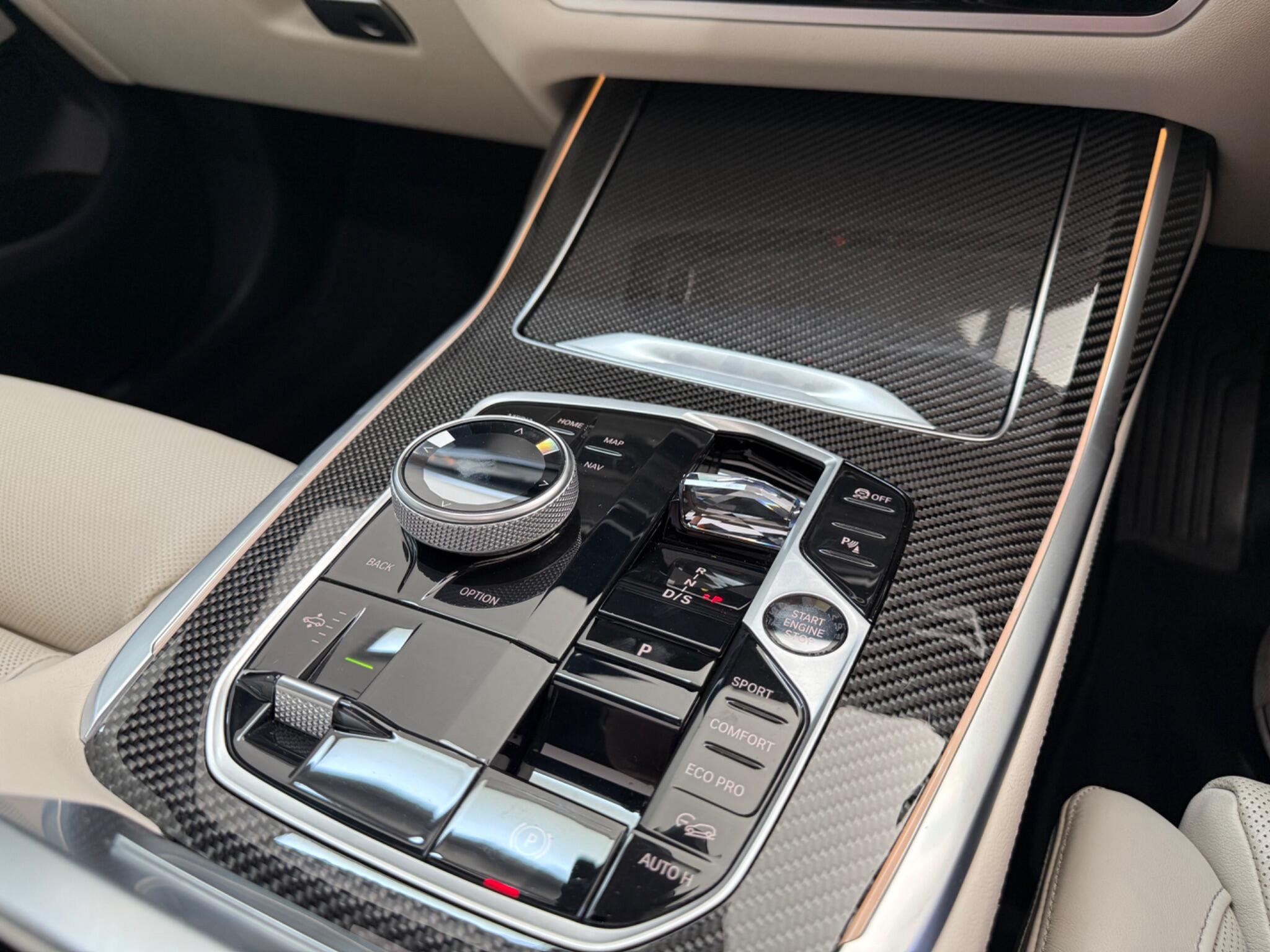 BMW X7 view 15