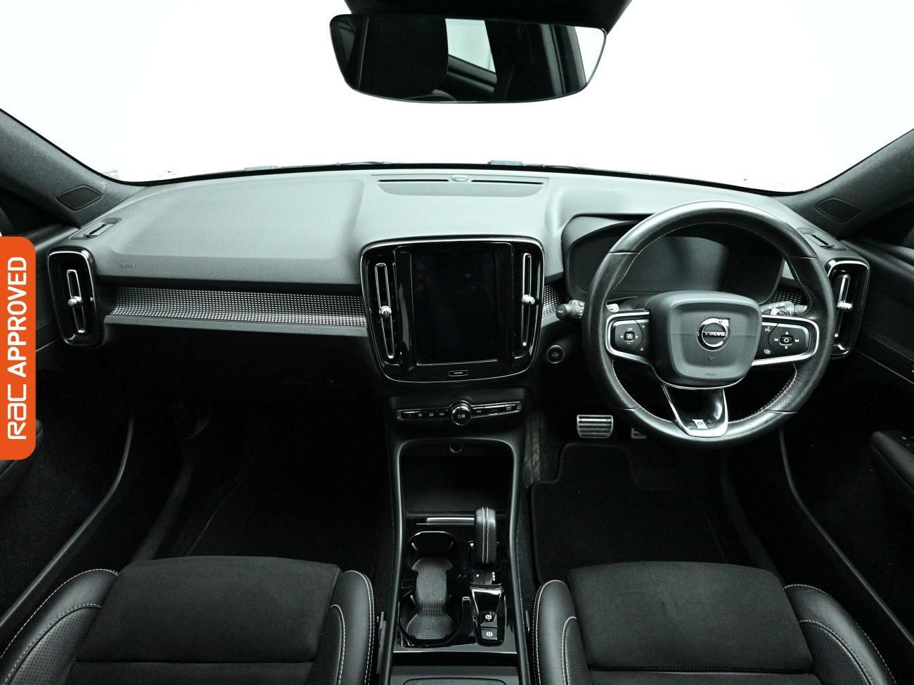 Volvo XC40 view 2