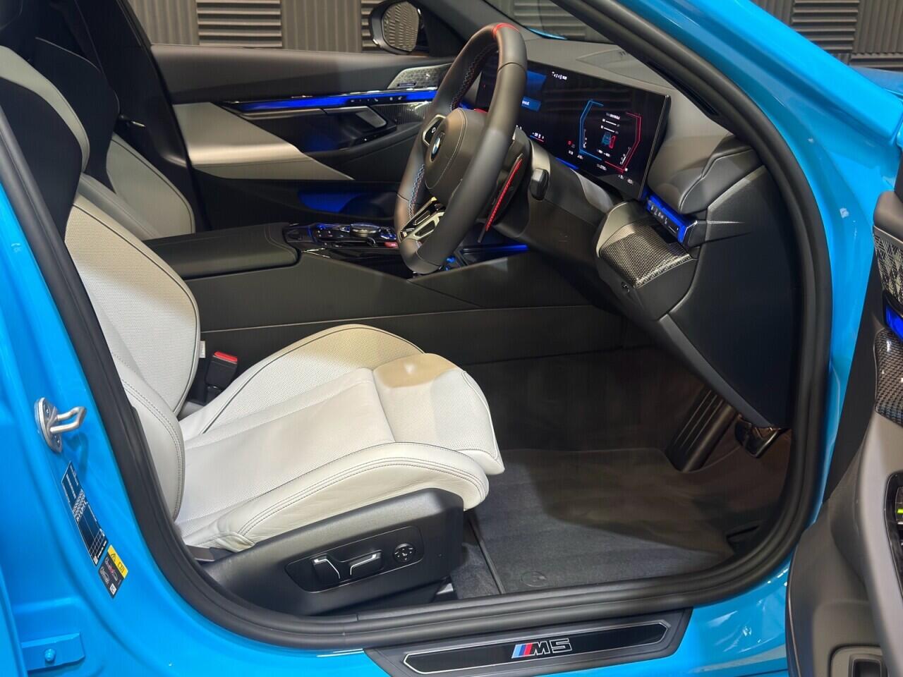BMW M5 view 9