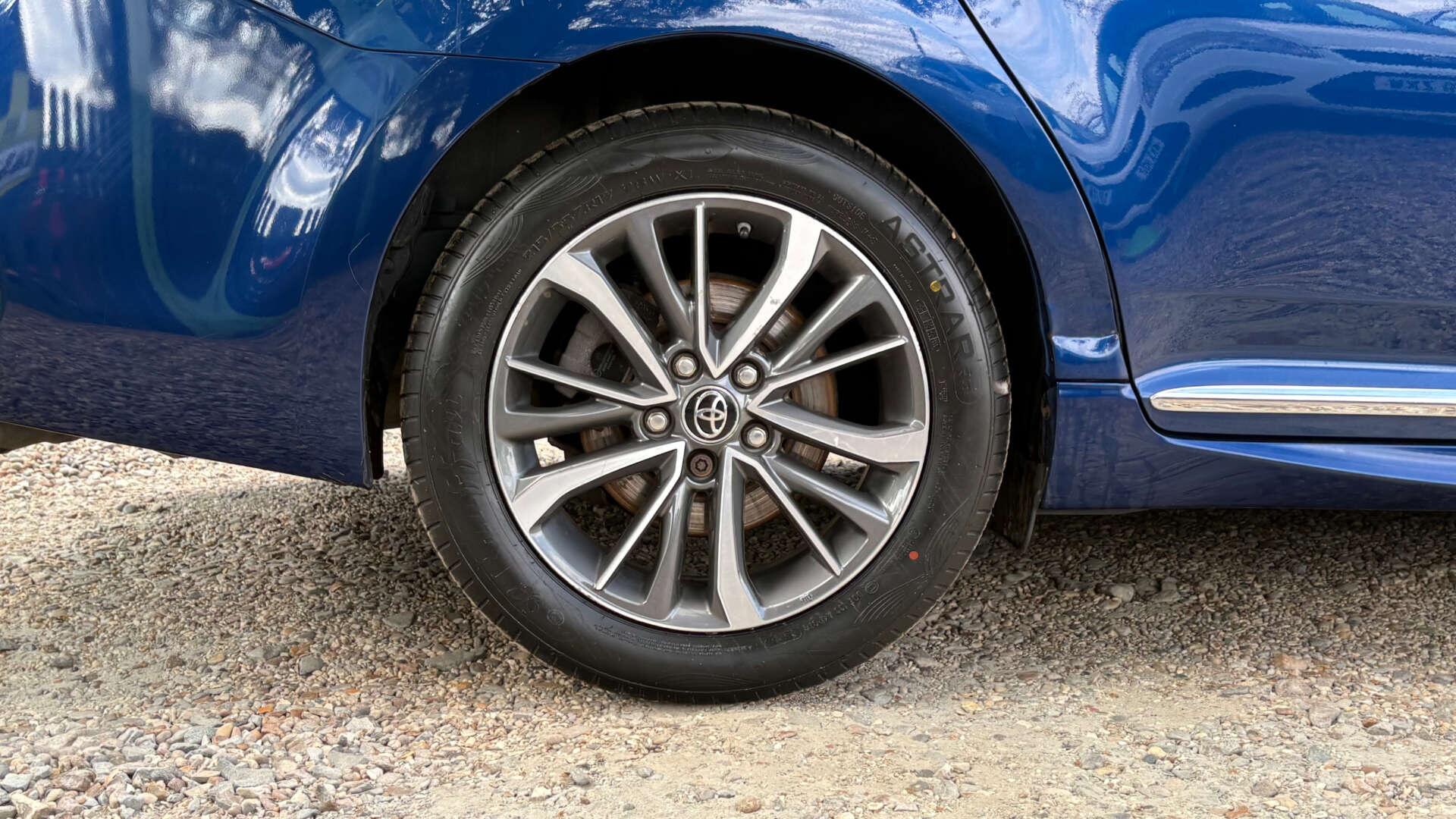 Toyota Avensis view 35