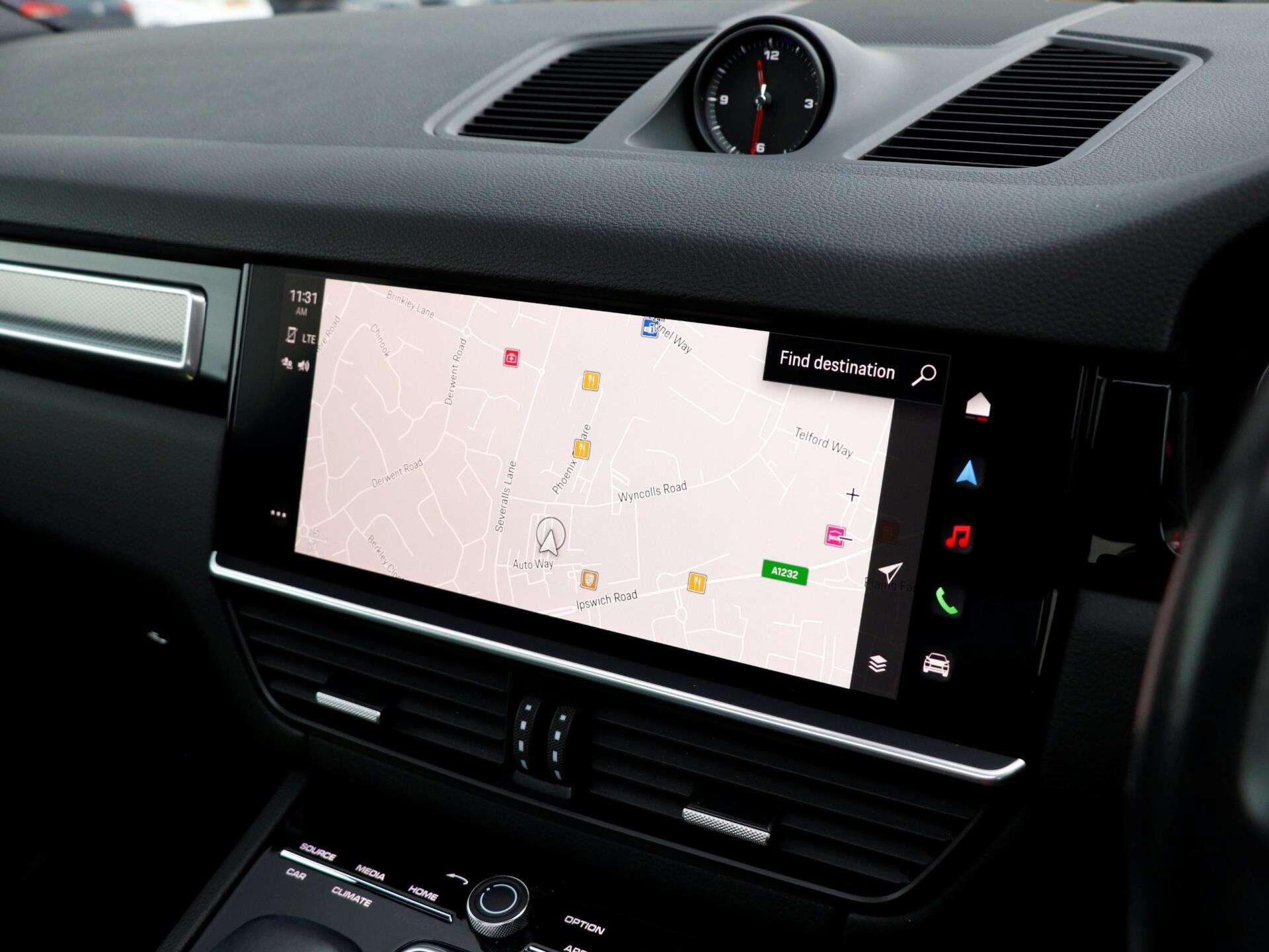 Porsche Cayenne view 15