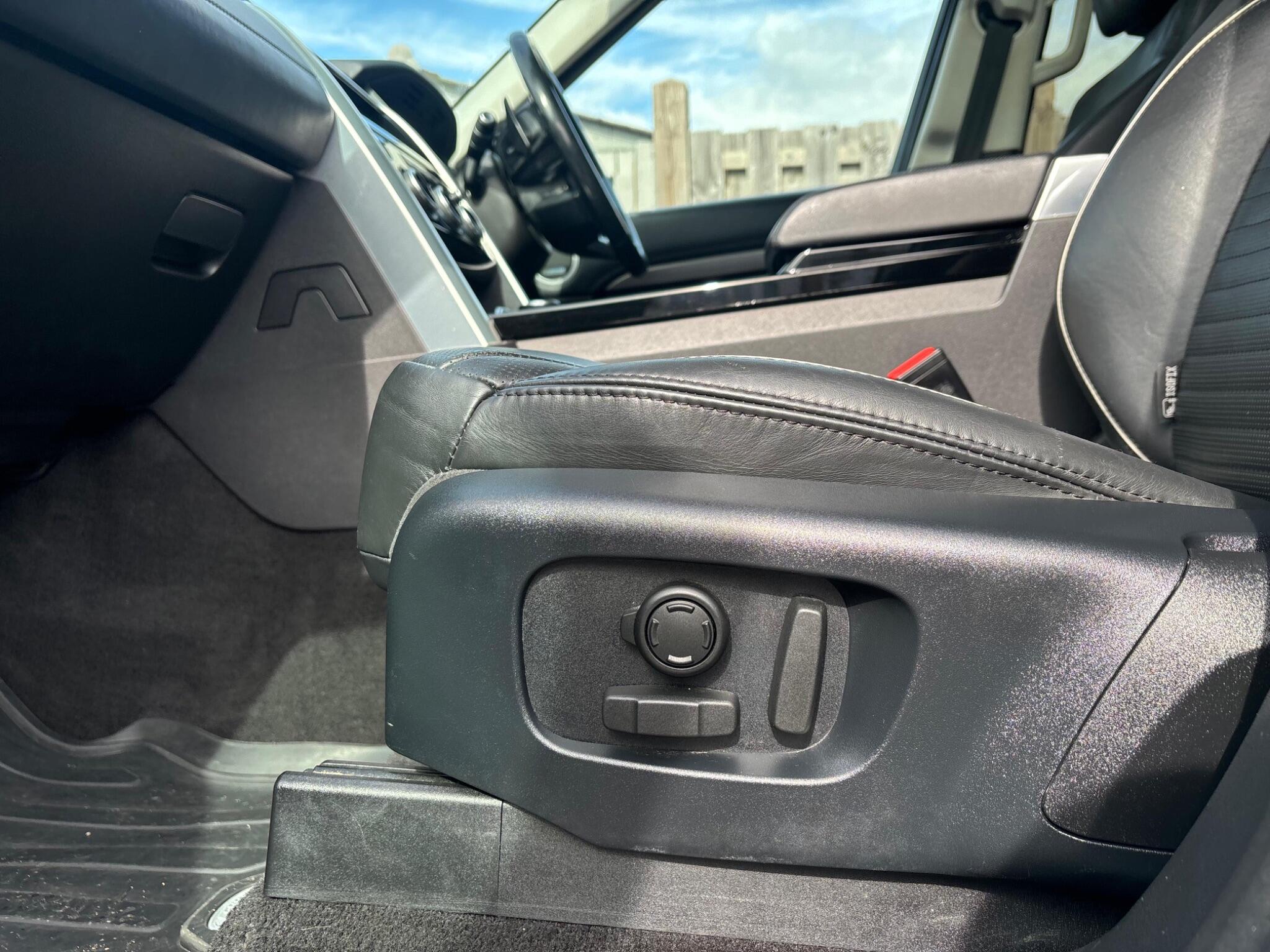 Land Rover Discovery 3 view 31