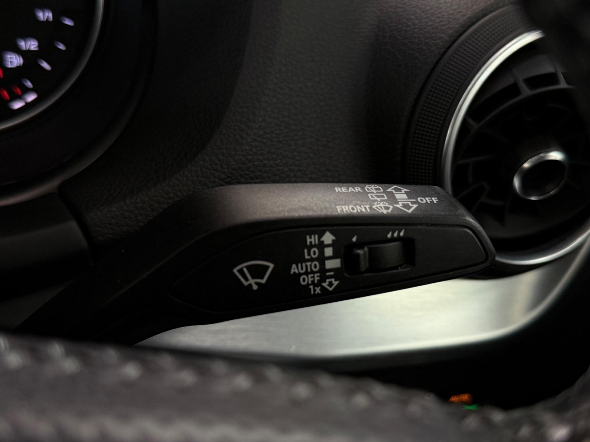 Audi Q2 view 18