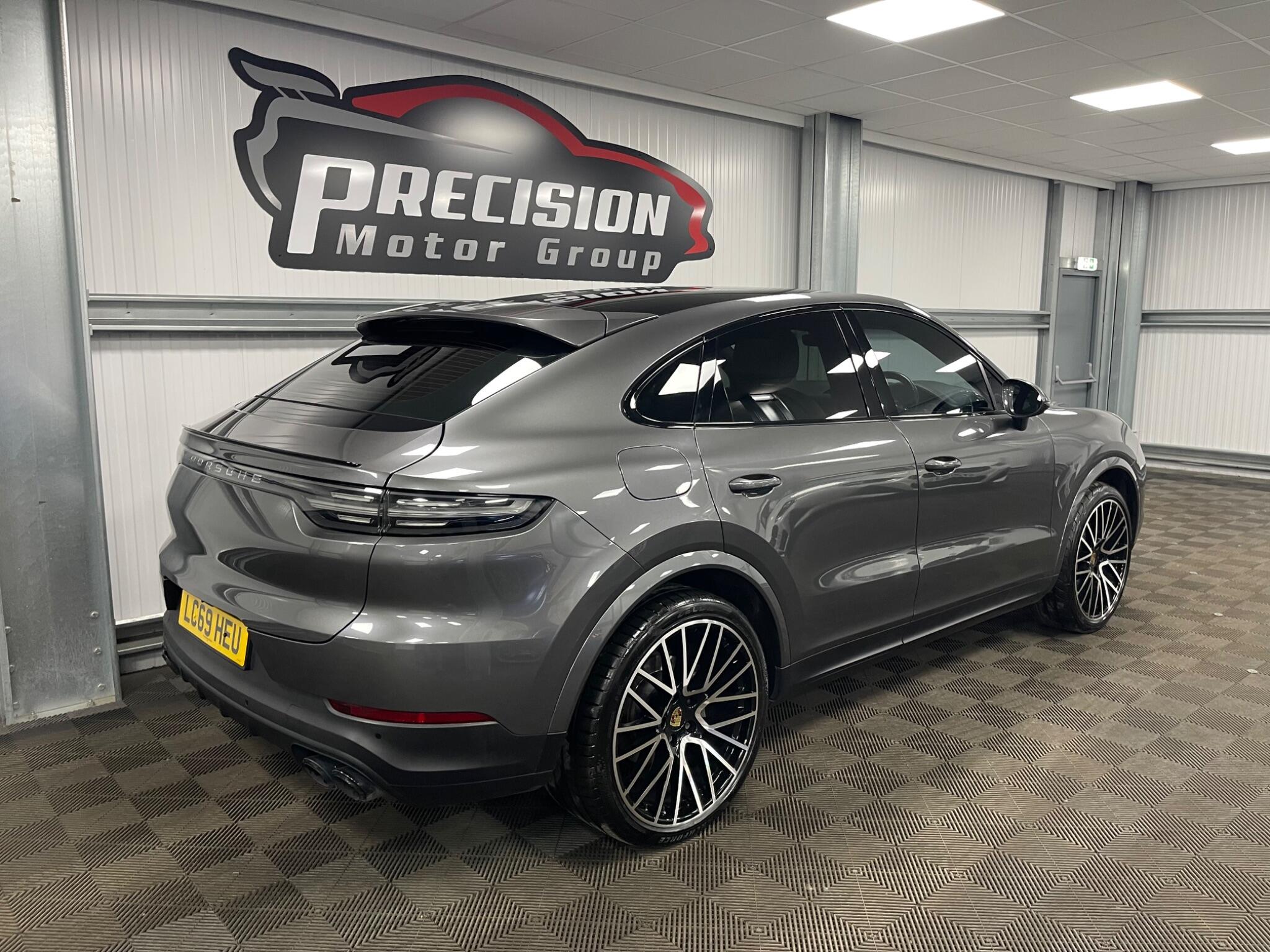 Porsche Cayenne view 31