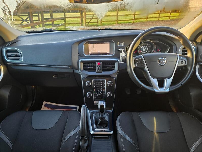 2019 Volvo V40 2.0 T2 R-Design Edition Euro 6 (s/s) 5dr • 129,000 miles image 33