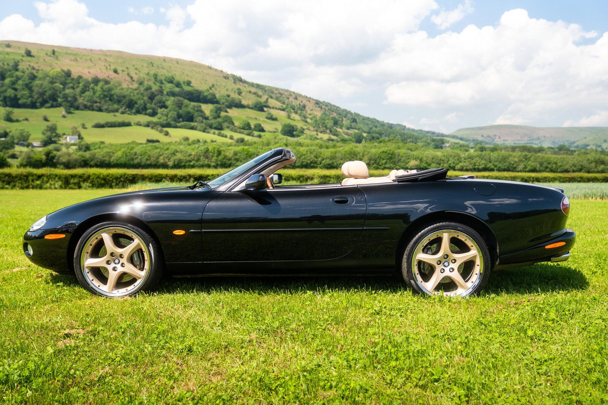 Jaguar XKR view 8