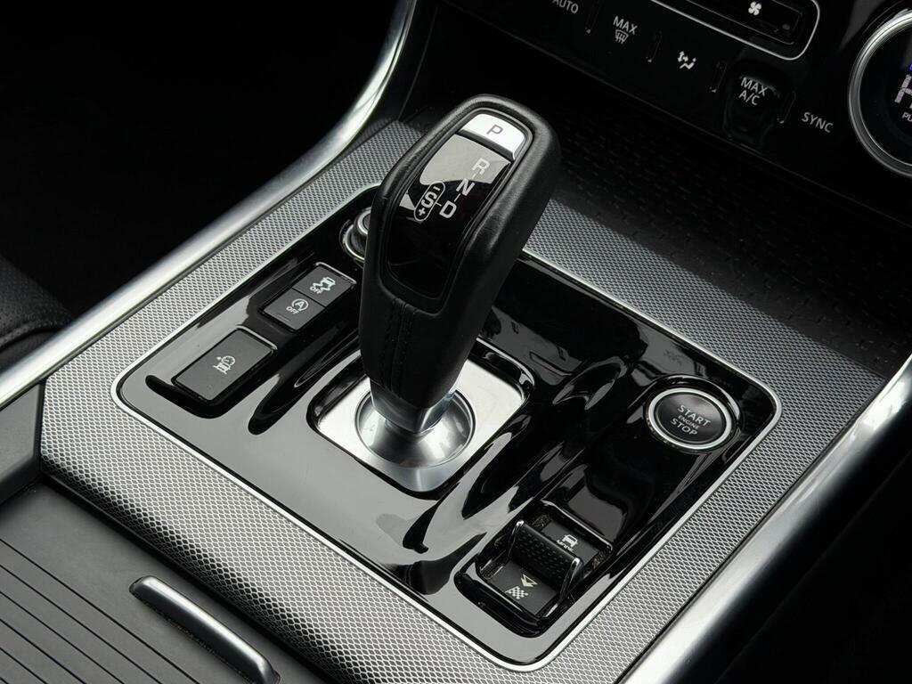 Jaguar XE view 40