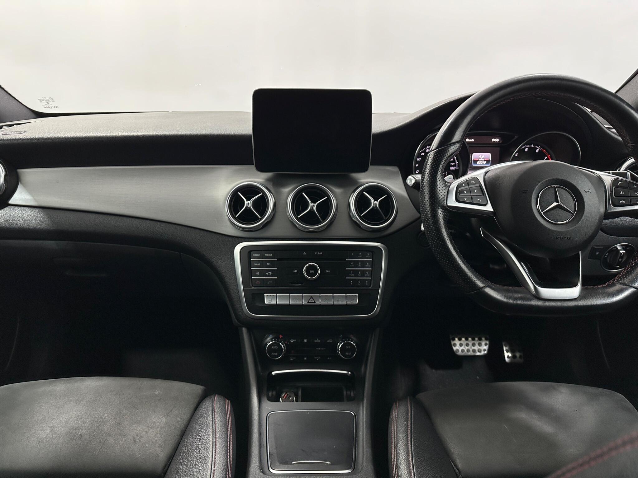 Mercedes-Benz Gla view 20