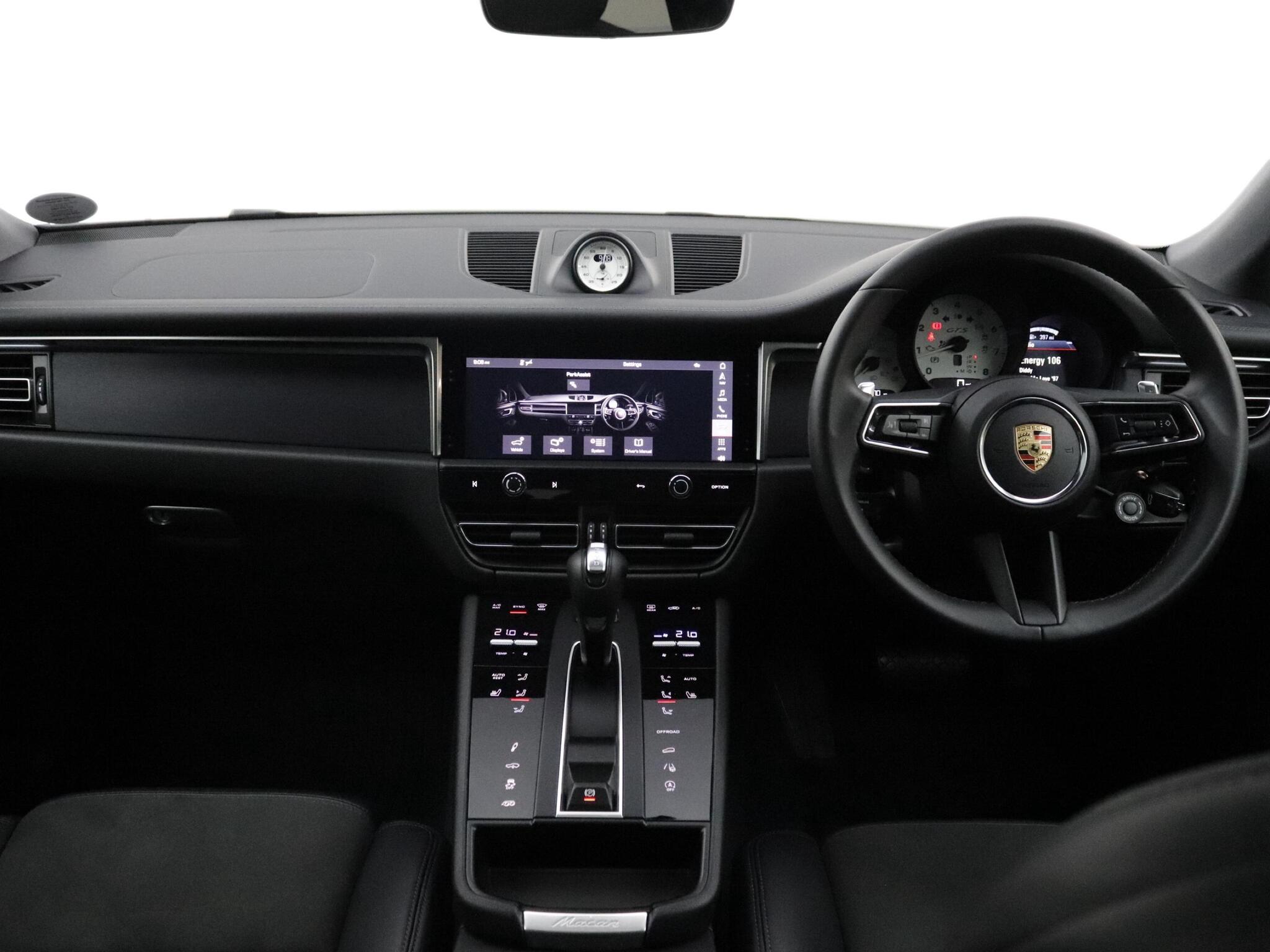 Porsche Macan view 11