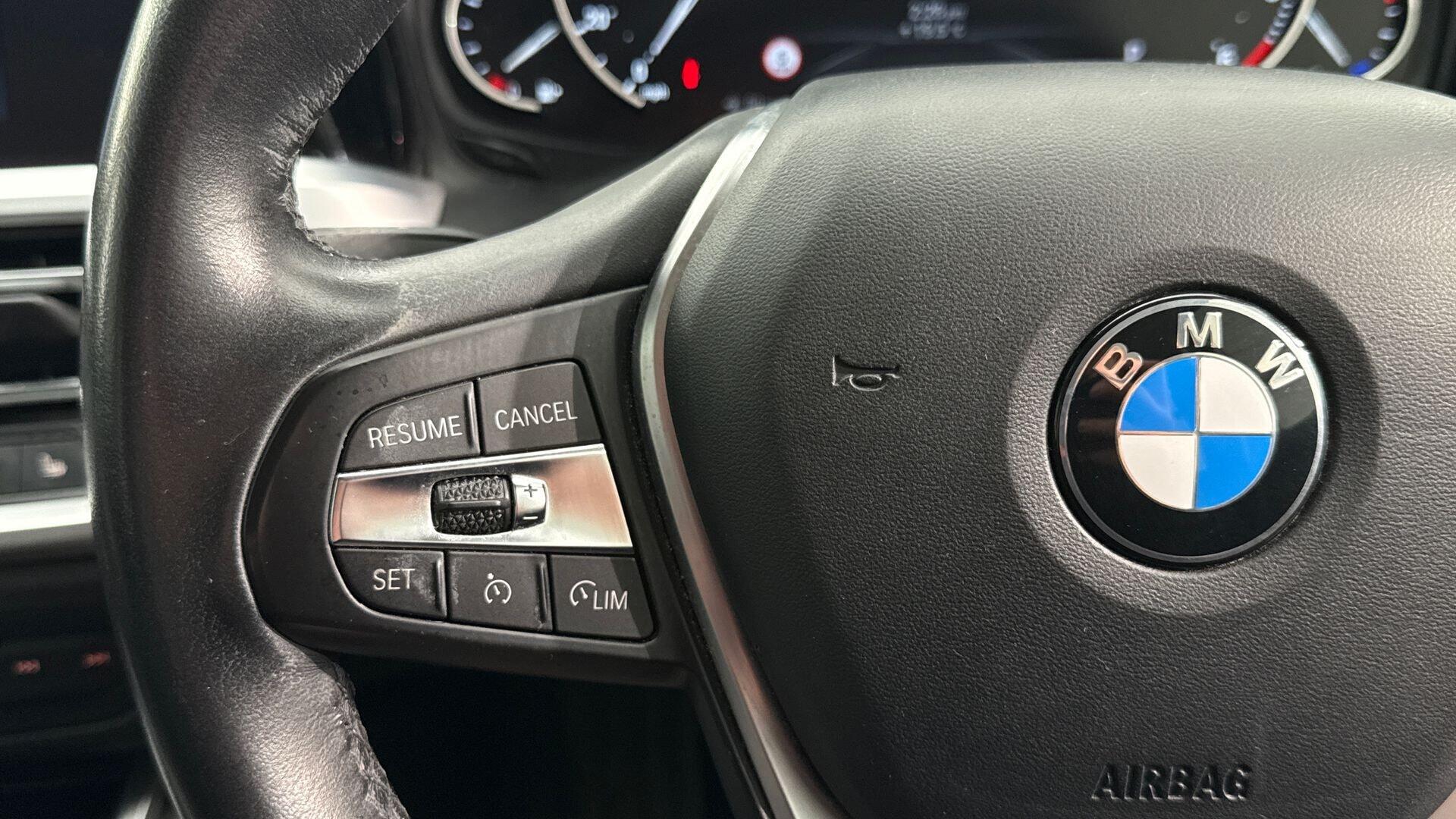 BMW 3 Series view 17
