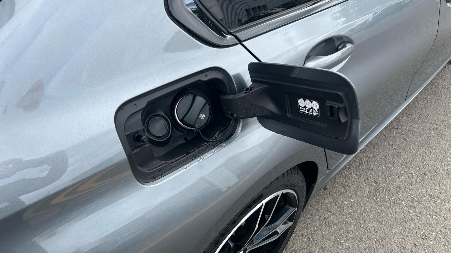 BMW 3 Series view 26