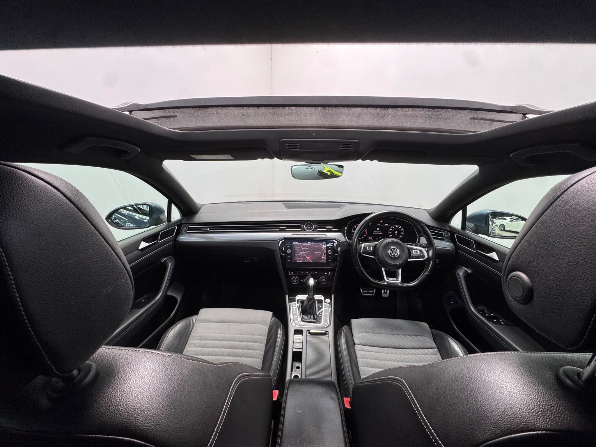 Volkswagen Passat view 4