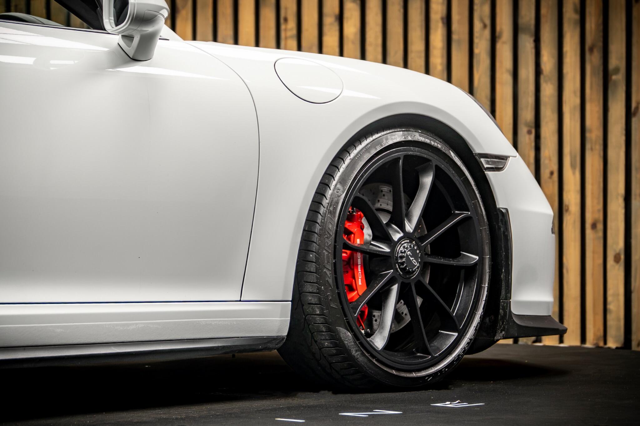 Porsche 911 view 15