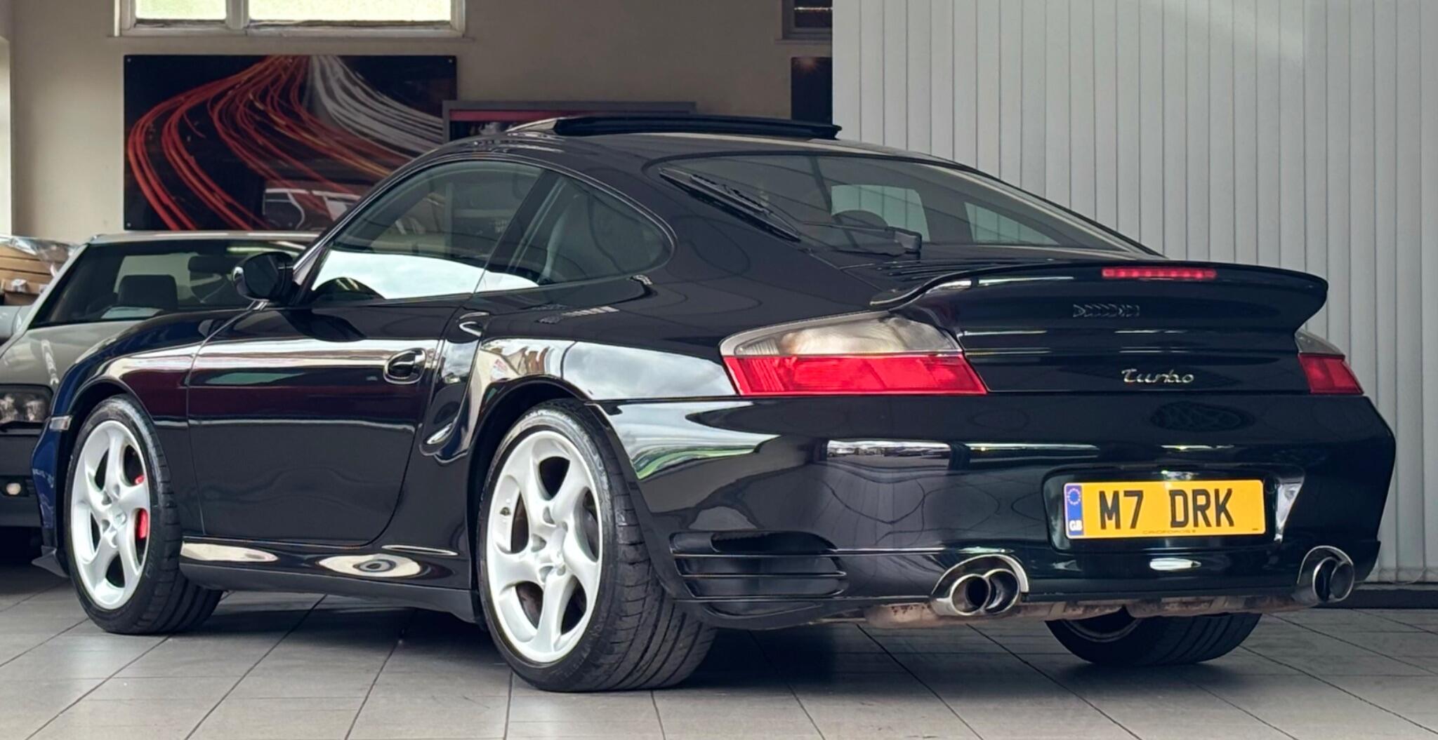 Porsche 911 view 4