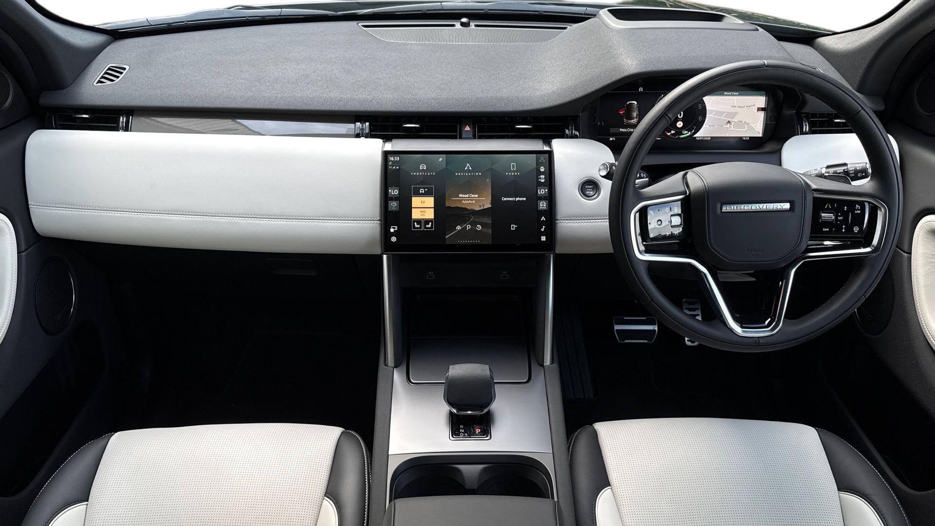 Land Rover Discovery Sport view 10