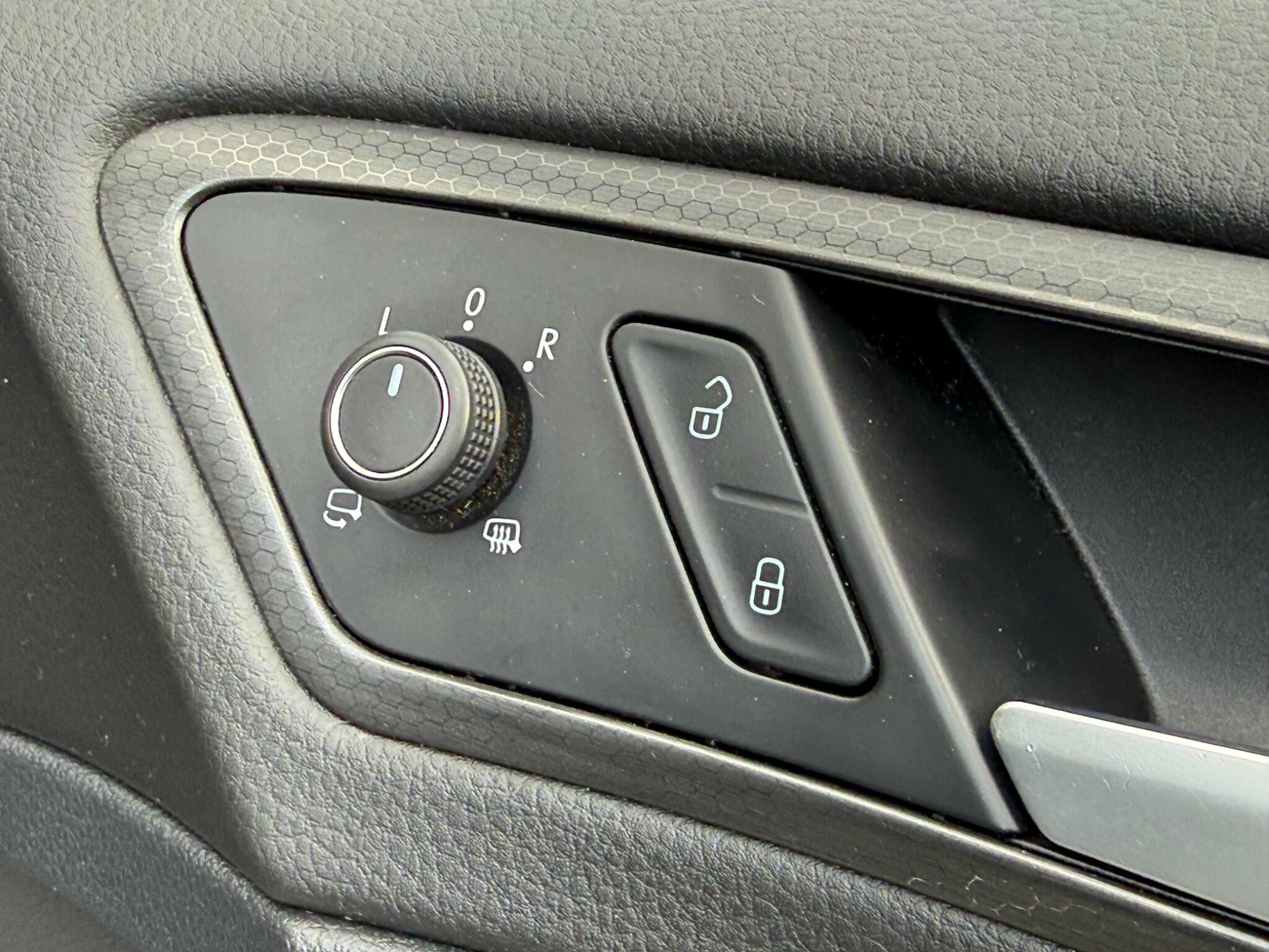 Volkswagen Golf view 20